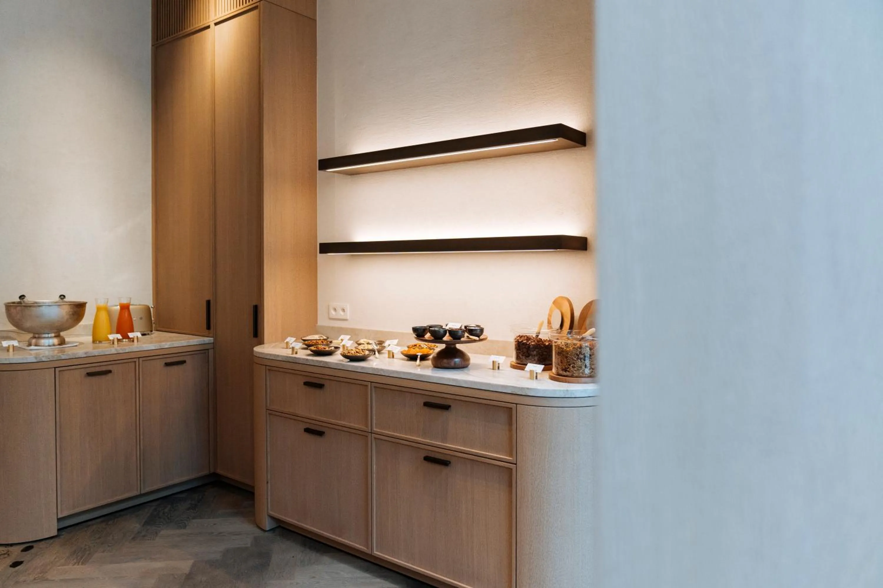 Buffet breakfast in De Tuilerieën - Small Luxury Hotels of the World