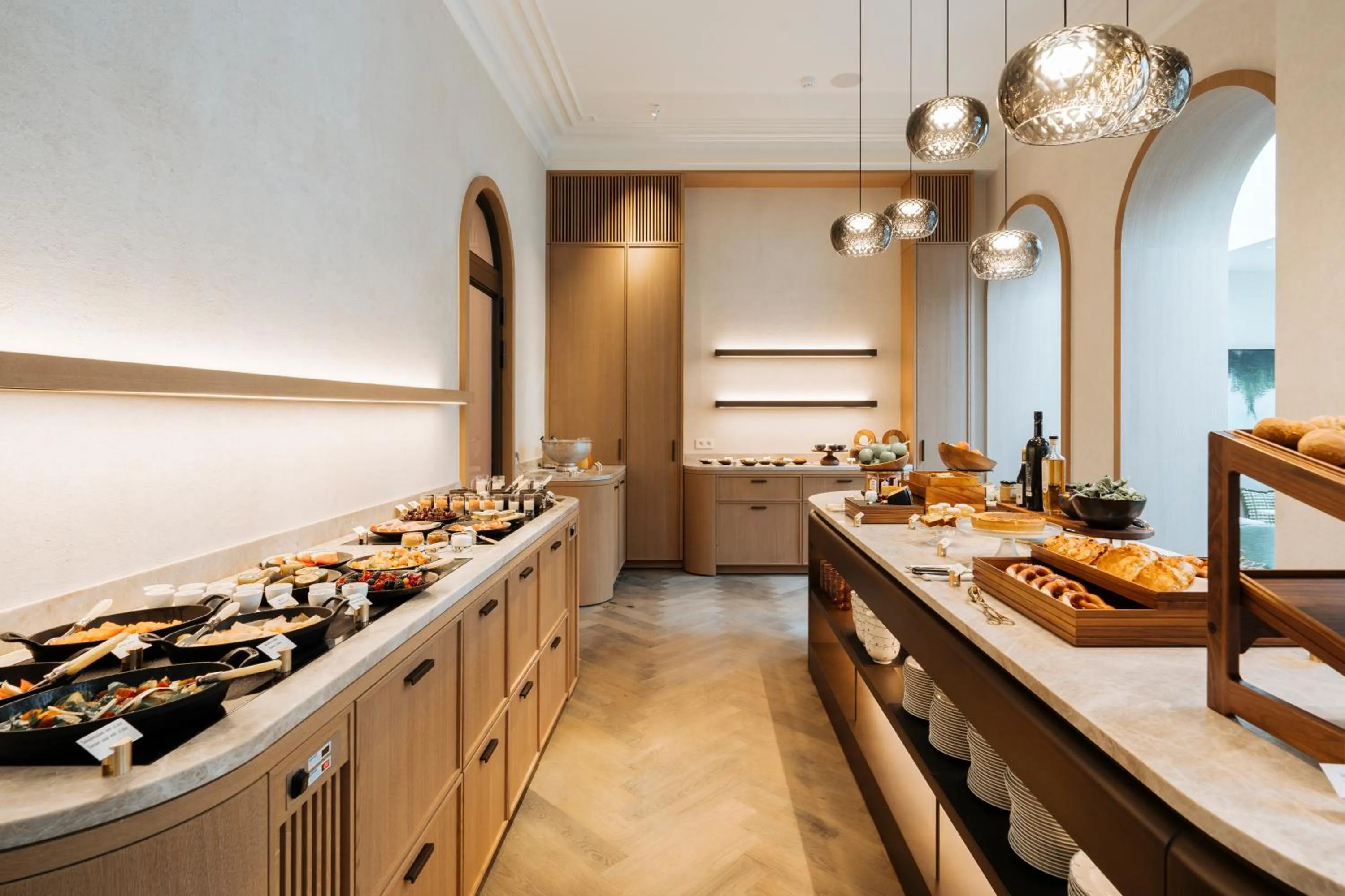 Buffet breakfast in De Tuilerieën - Small Luxury Hotels of the World