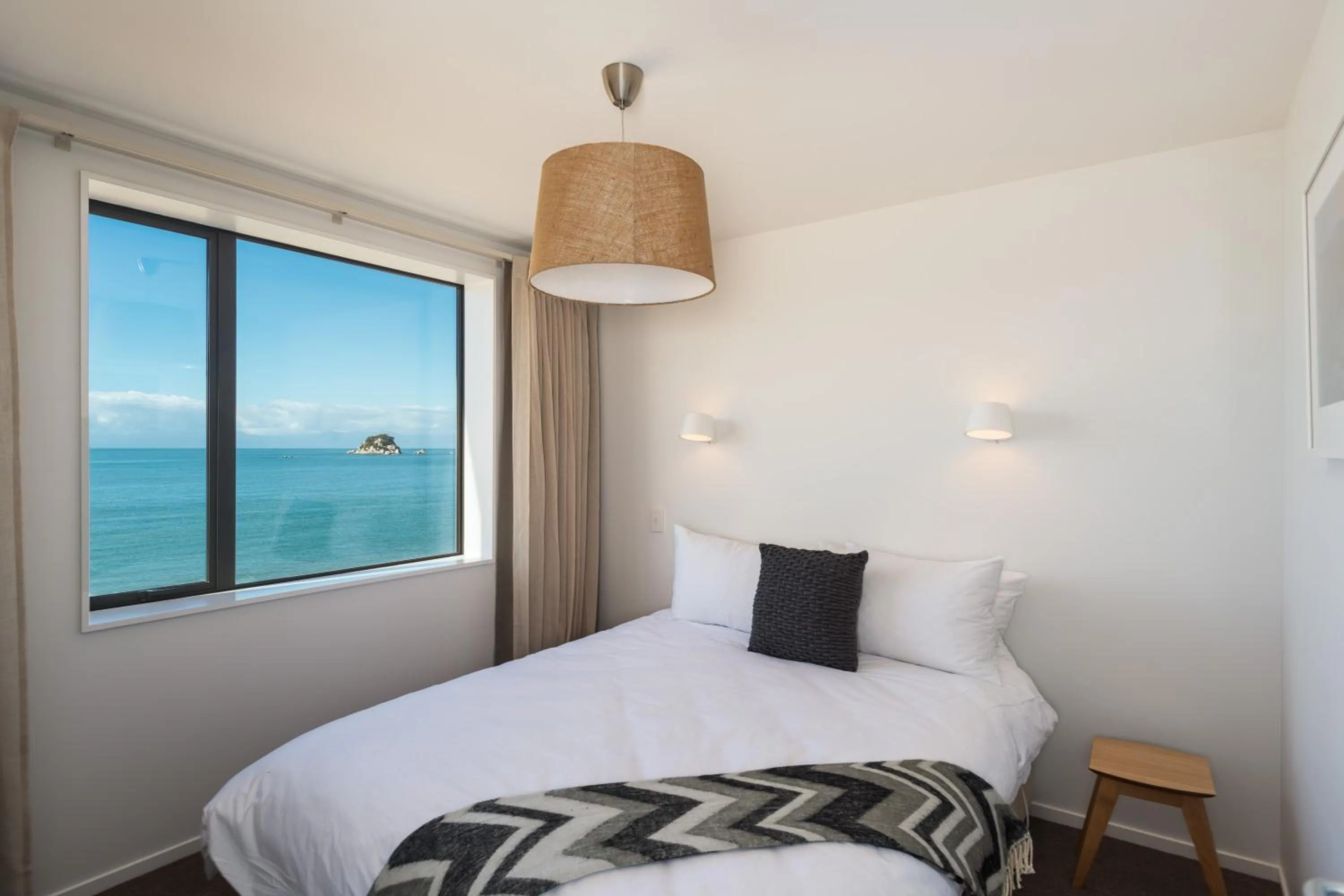 Bed in Kaiteriteri Recreation Reserve Apartments