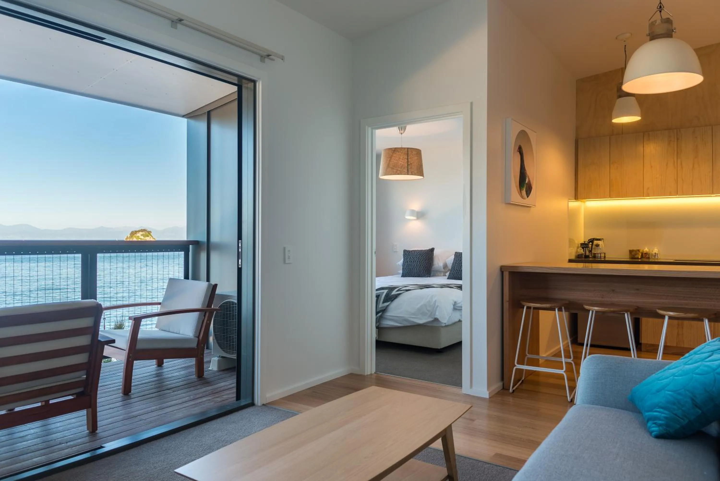 Coffee/tea facilities, Bed in Kaiteriteri Recreation Reserve Apartments