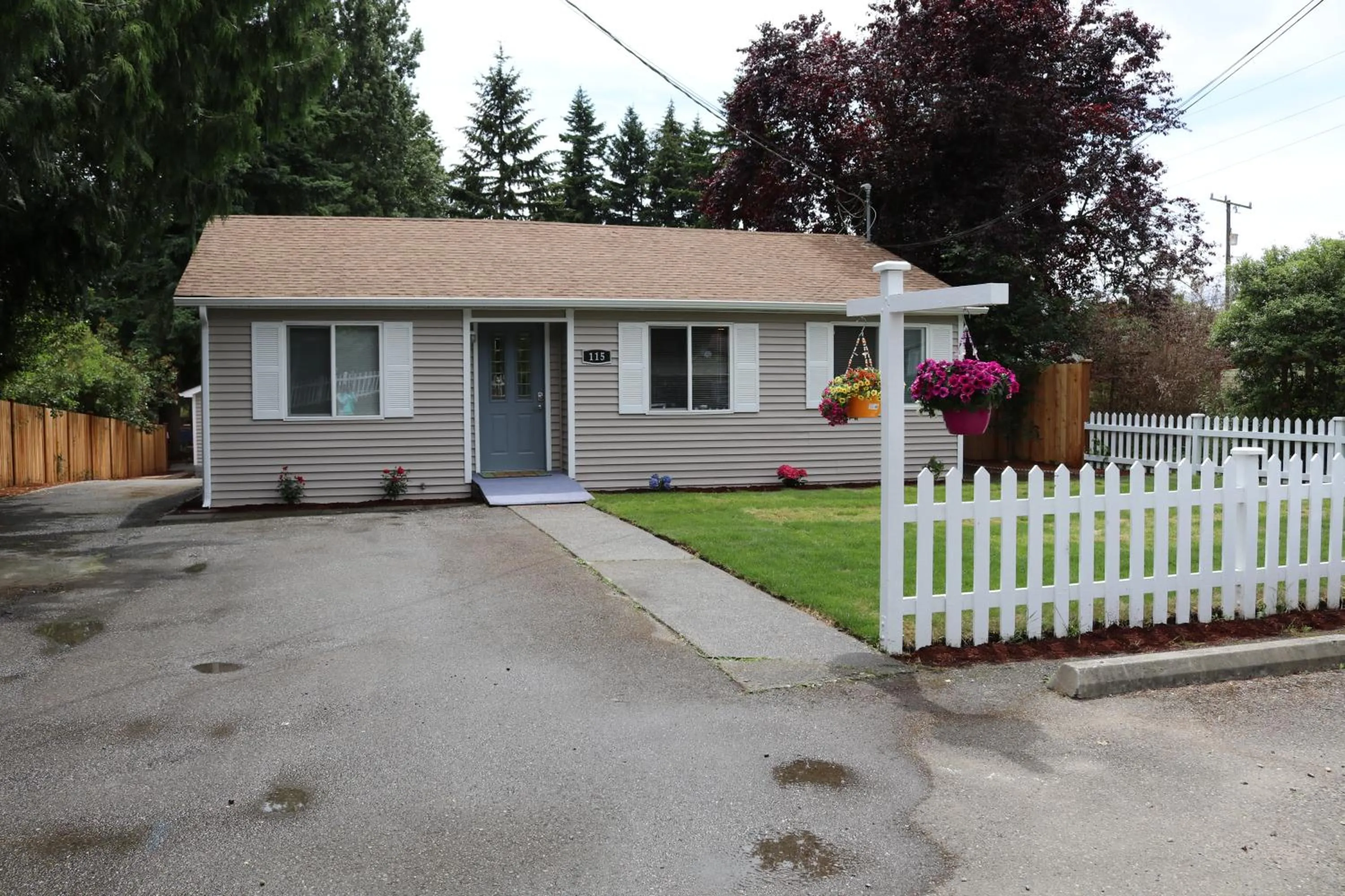 Facade/entrance in Quiet, clean and comfortable room