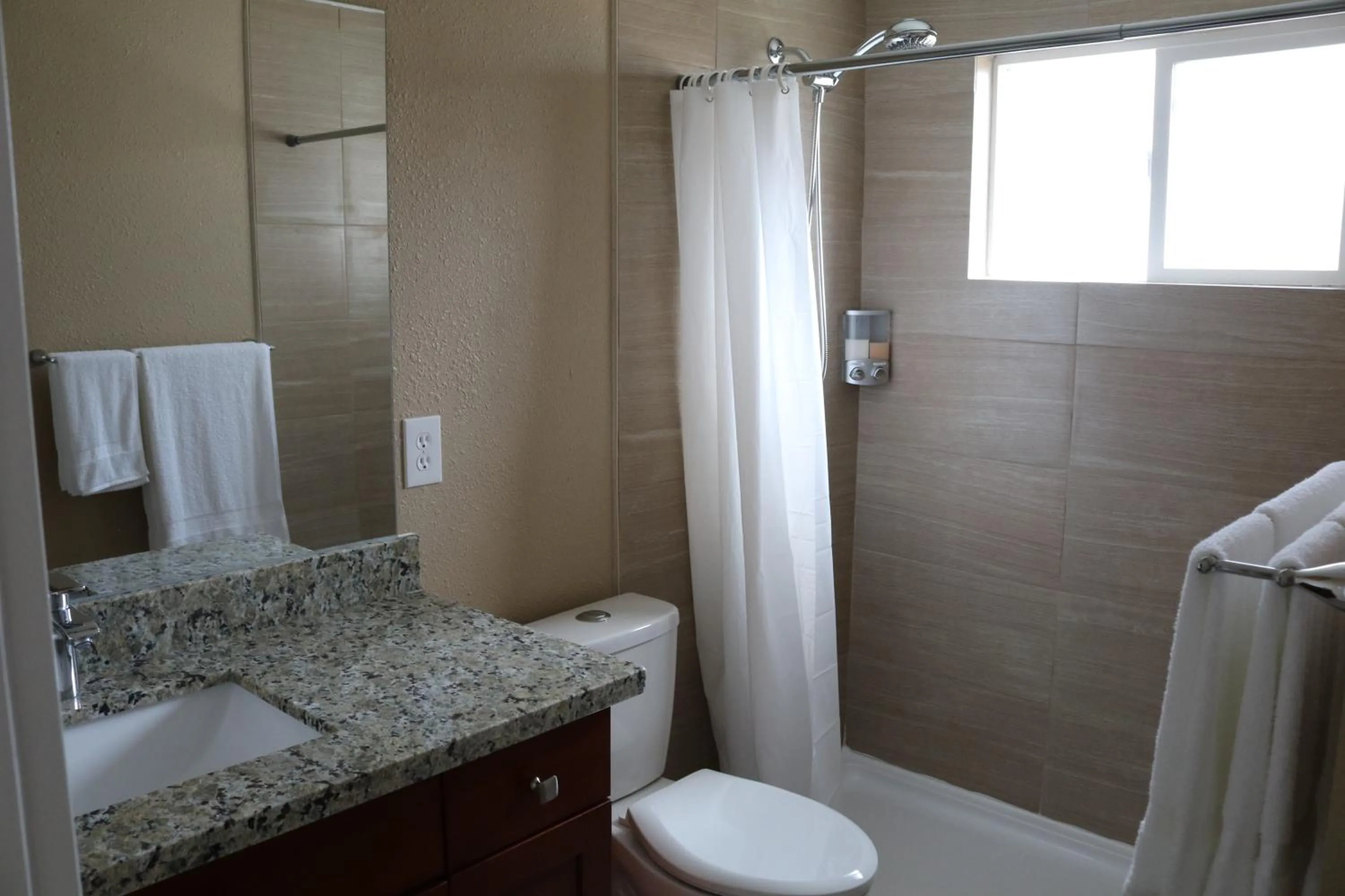 Bathroom in Quiet, clean and comfortable room