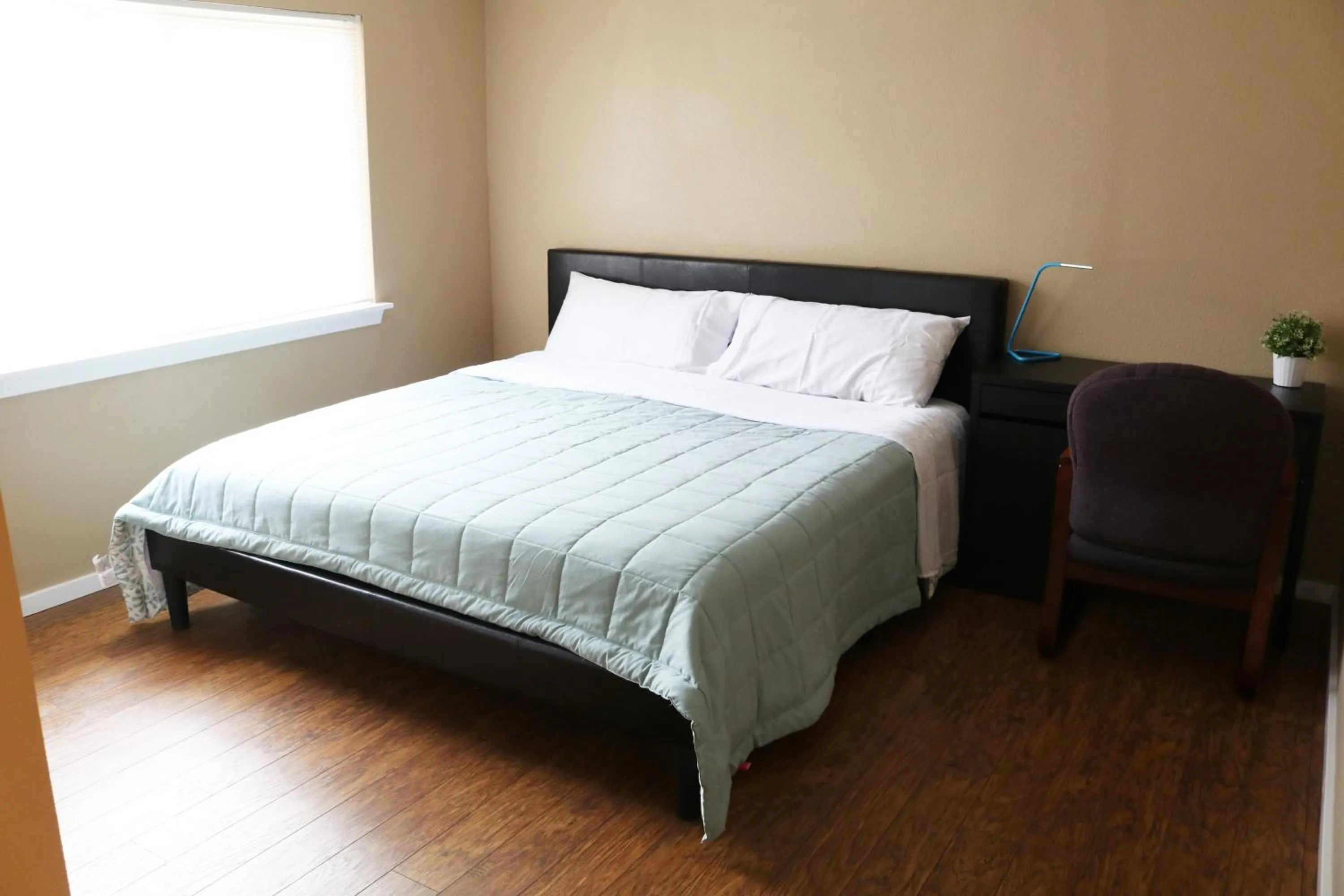 Bedroom, Bed in Quiet, clean and comfortable room