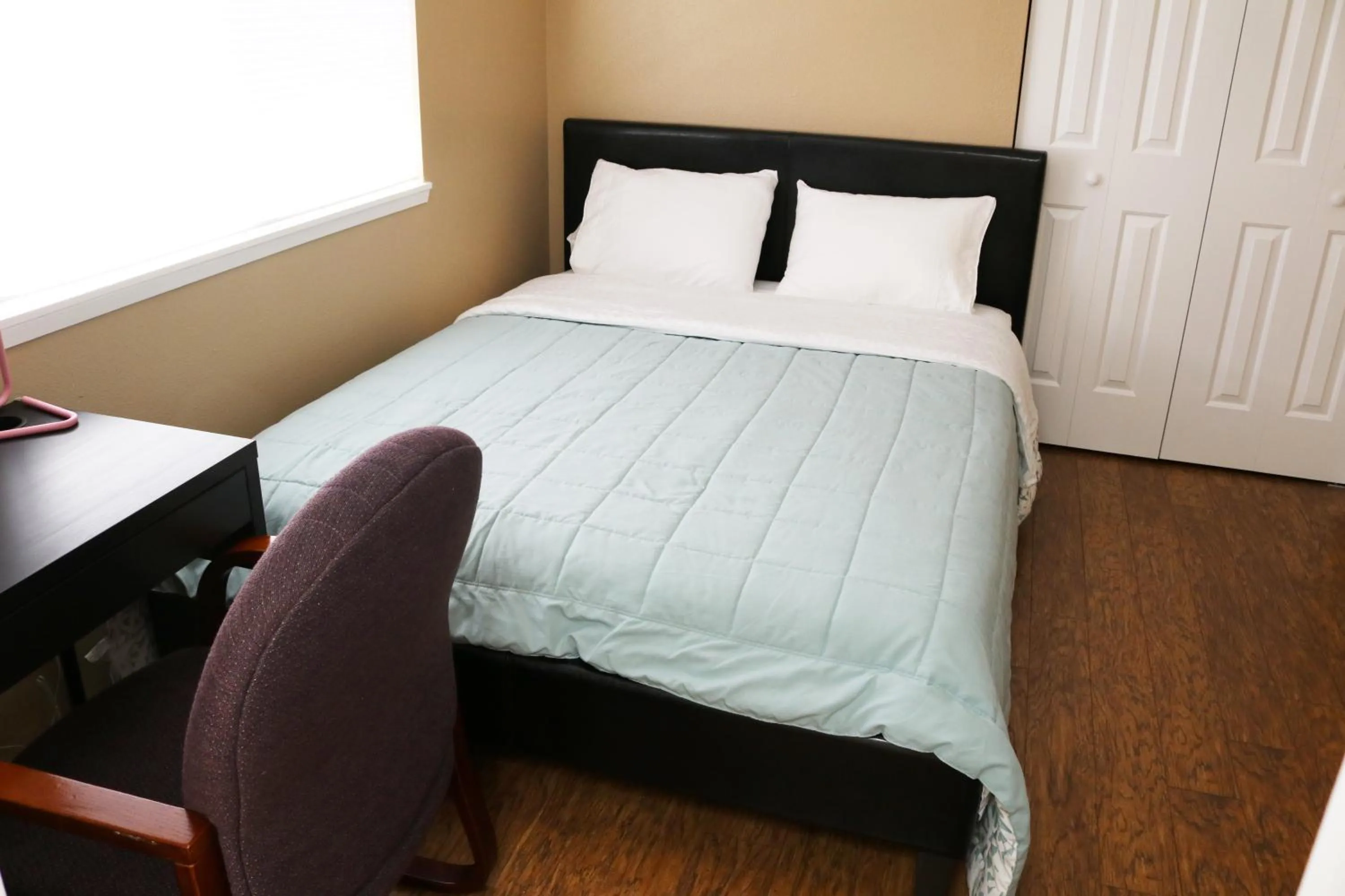 Bedroom, Bed in Quiet, clean and comfortable room