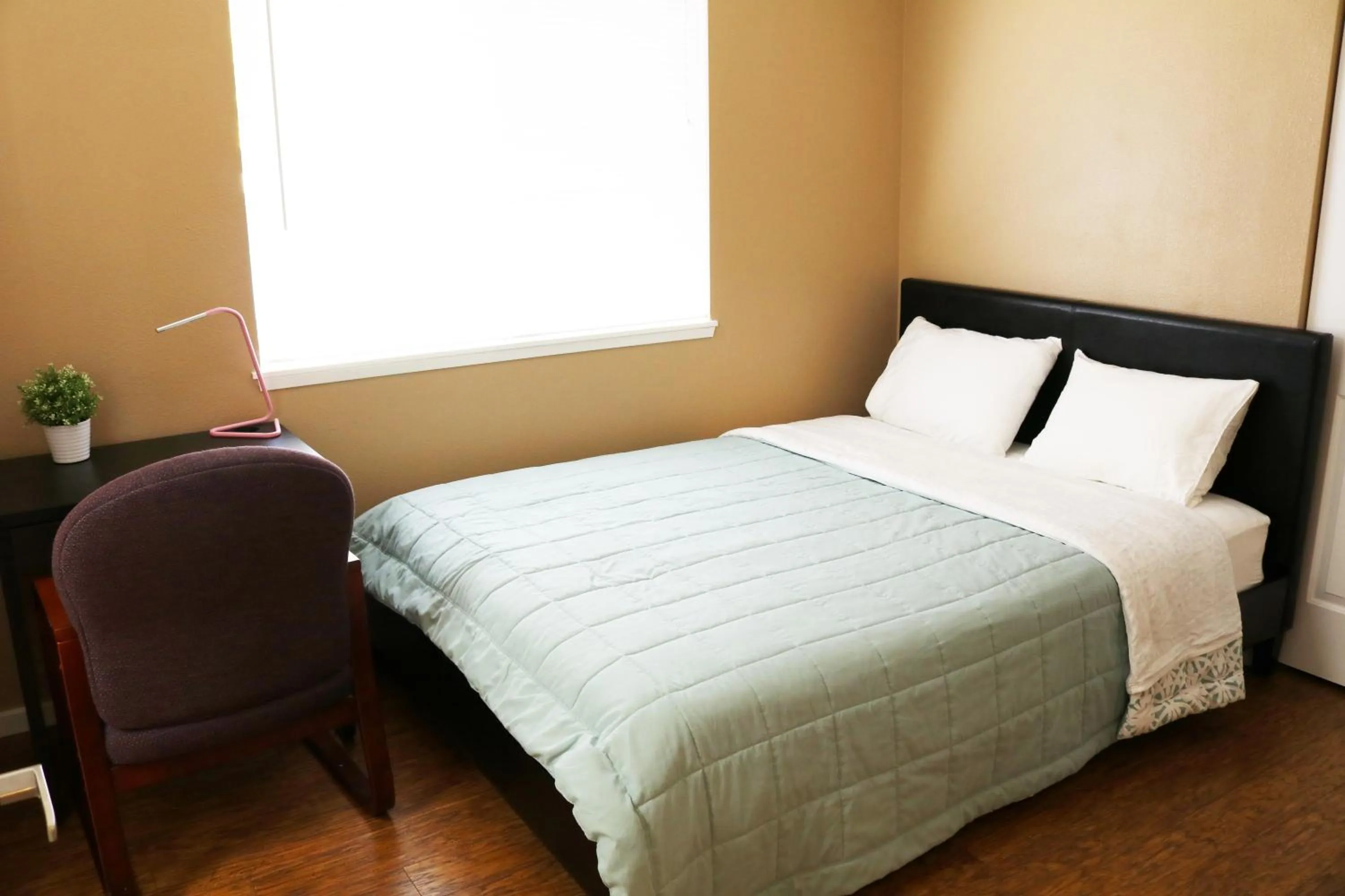 Bedroom, Bed in Quiet, clean and comfortable room