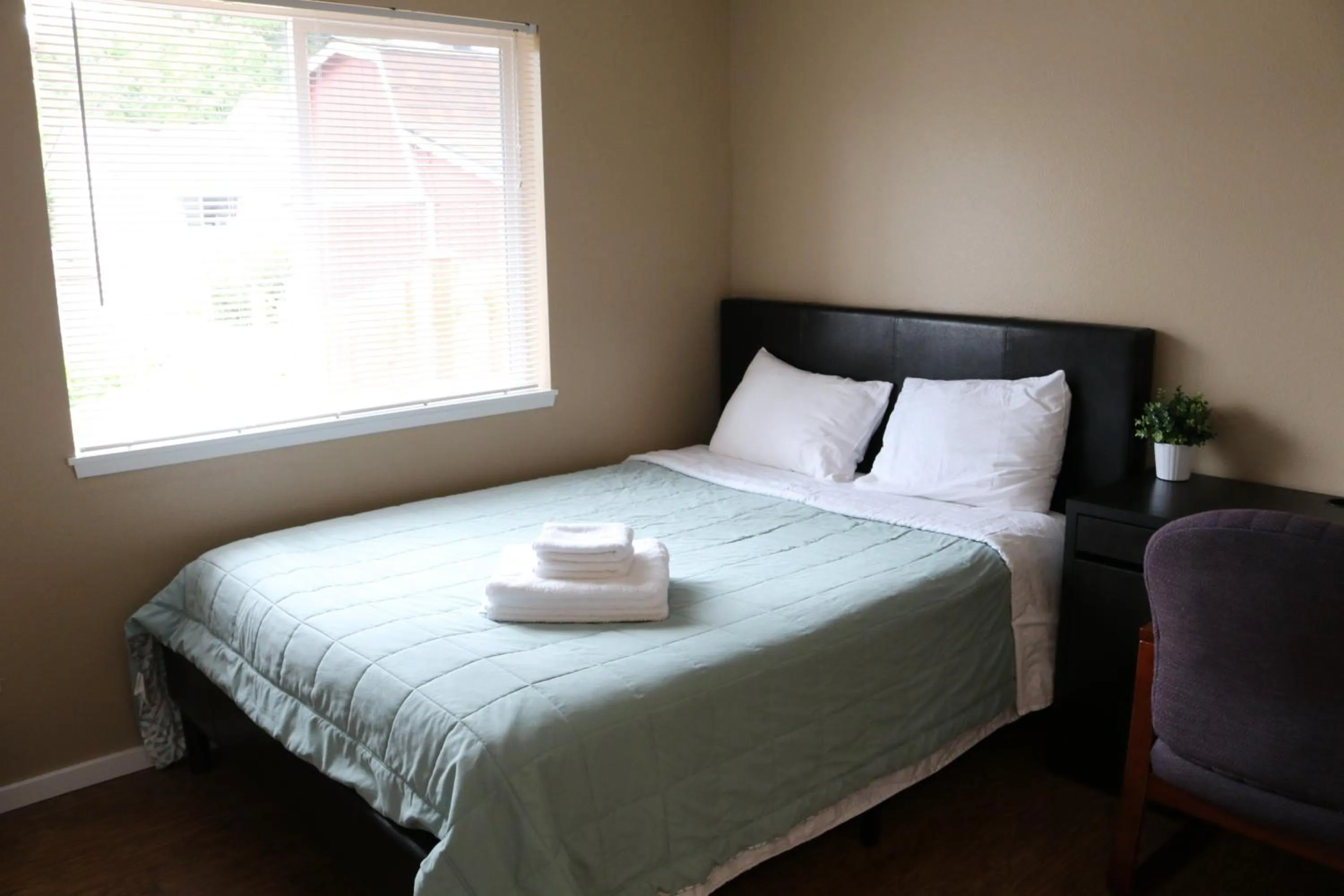 Bedroom, Bed in Quiet, clean and comfortable room