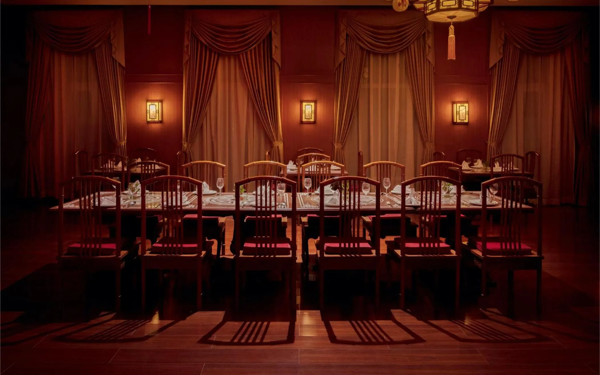 Restaurant/places to eat in Orchha Palace and Convention Centre