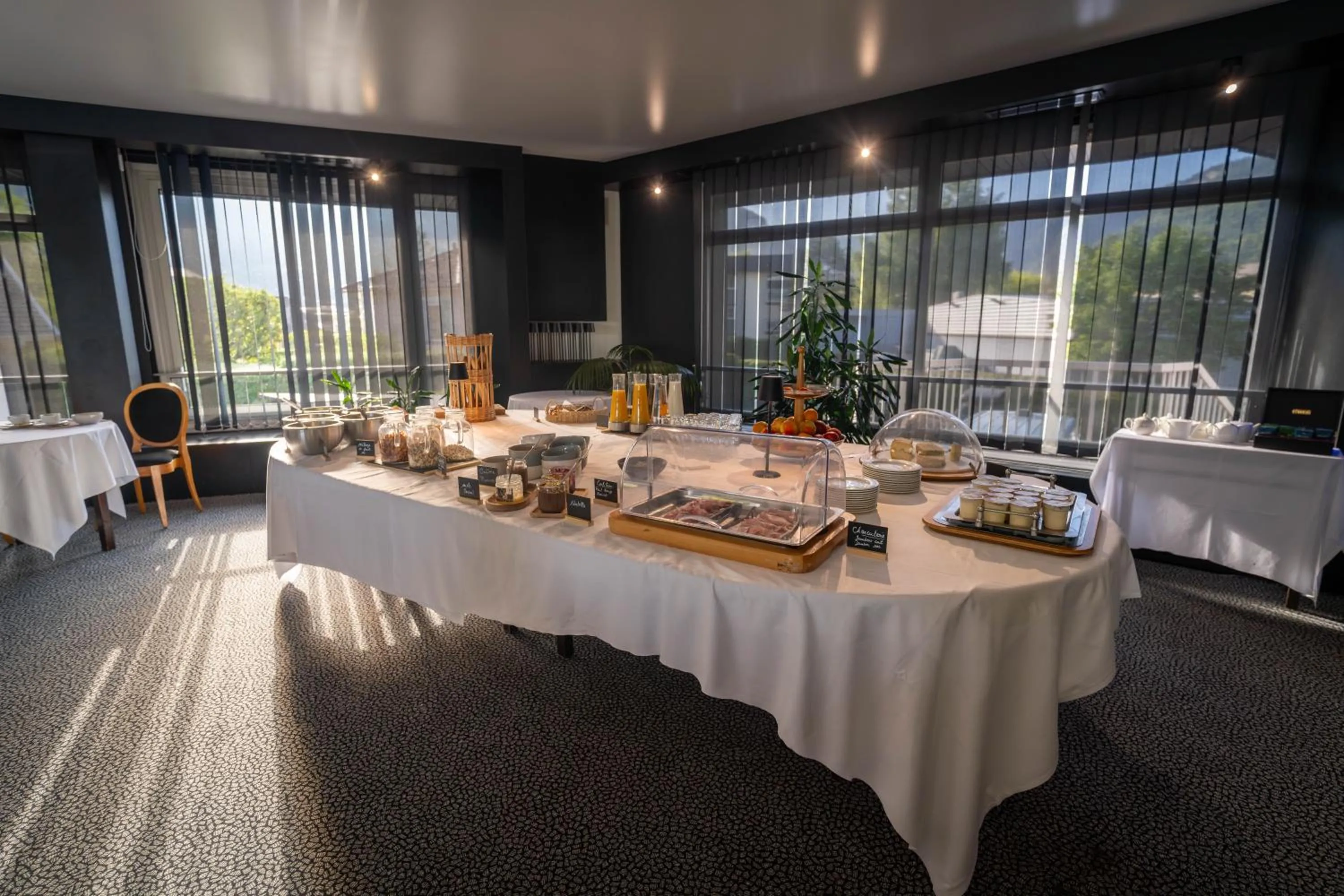 Restaurant/places to eat in Logis Hotel L'Embarcadère