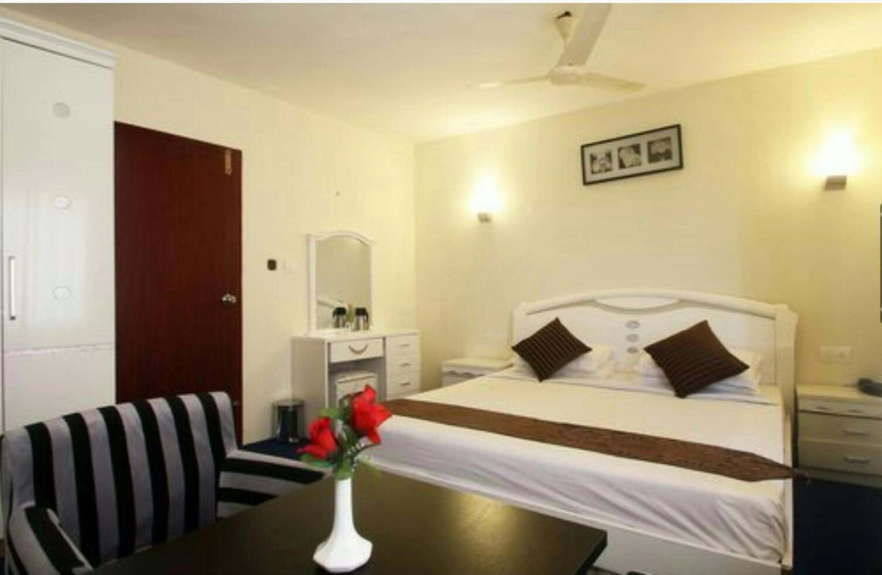 Bedroom in Green Park Residency