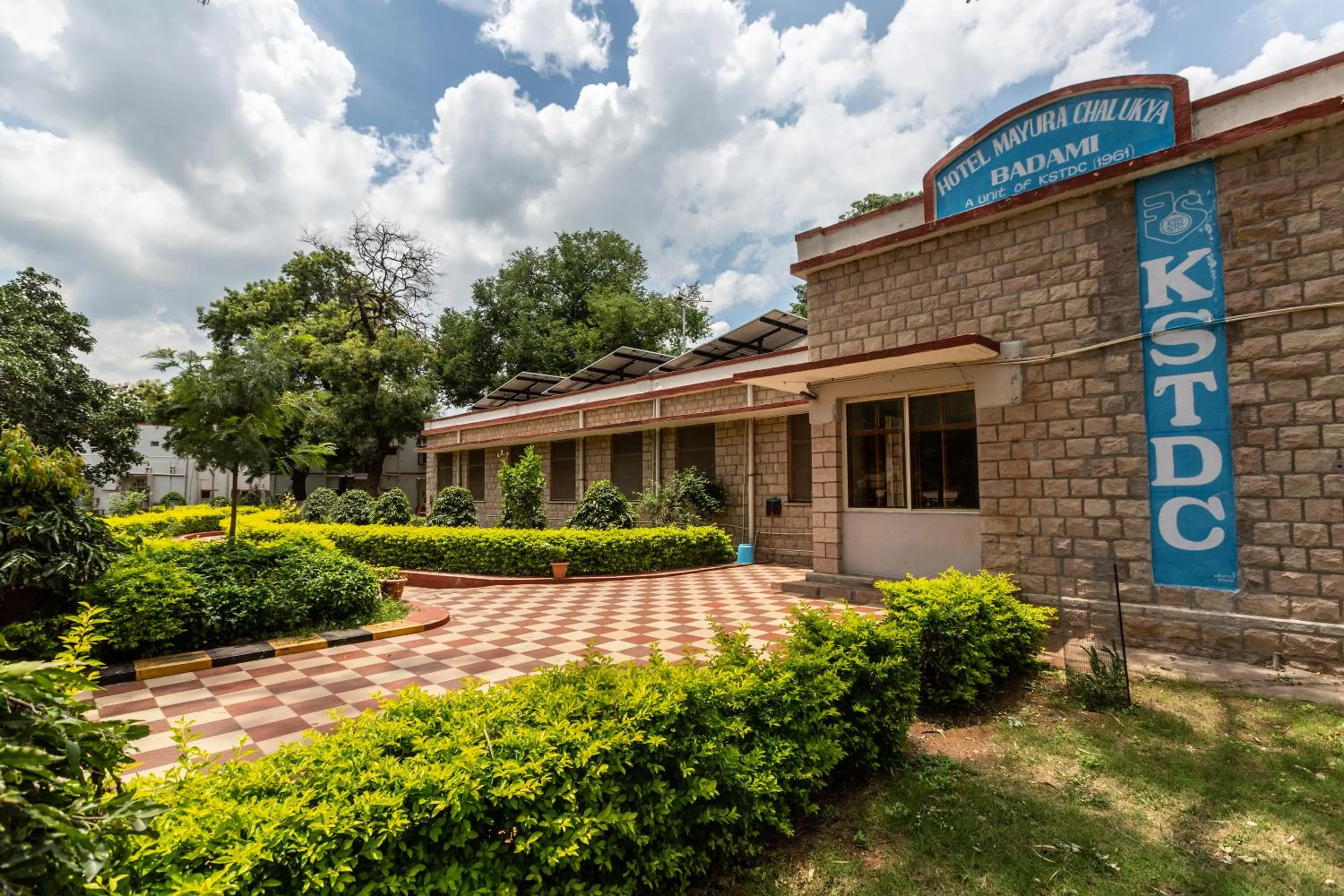 KSTDC Hotel Mayura Chalukya, Badami