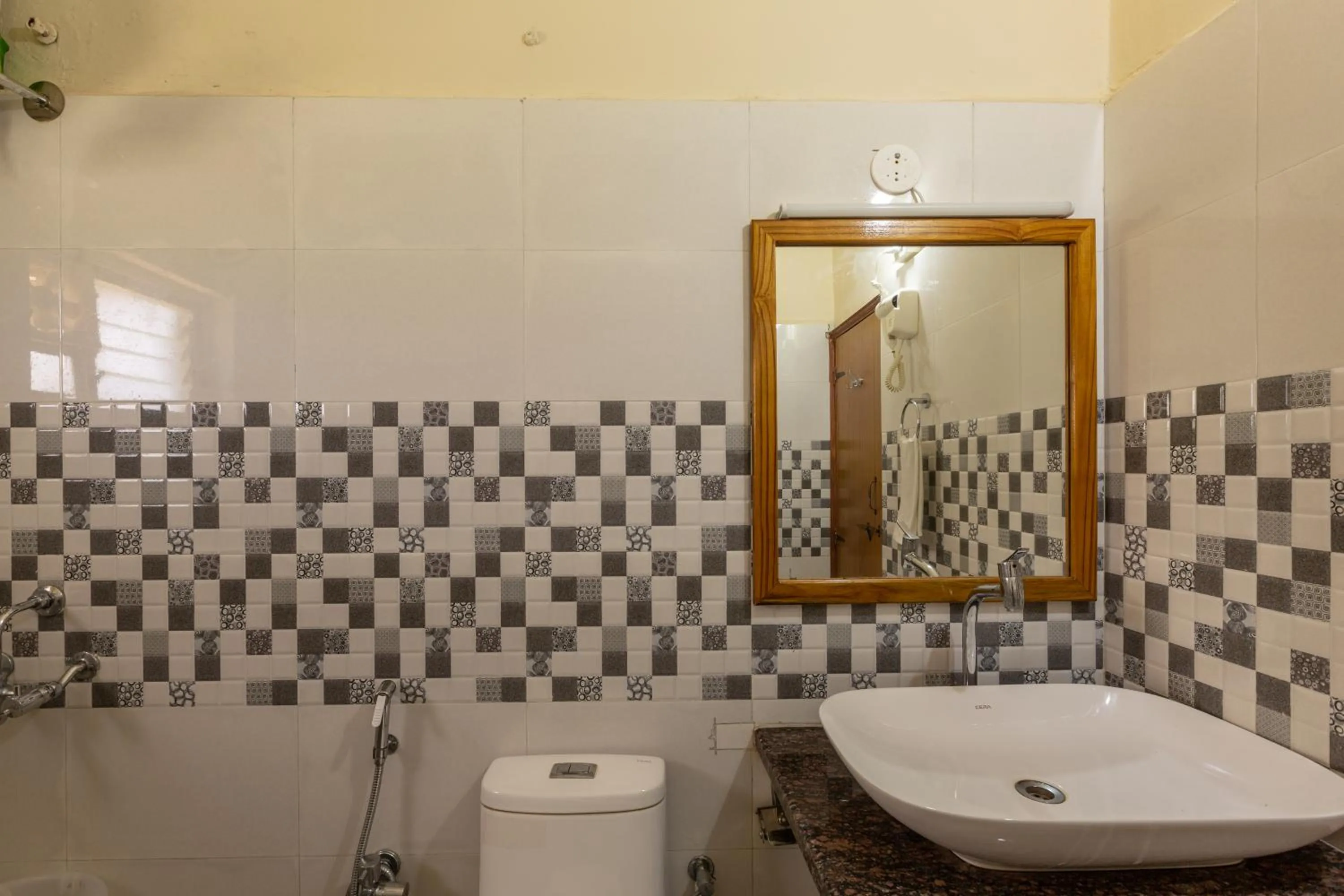 KSTDC Hotel Mayura Chalukya, Badami