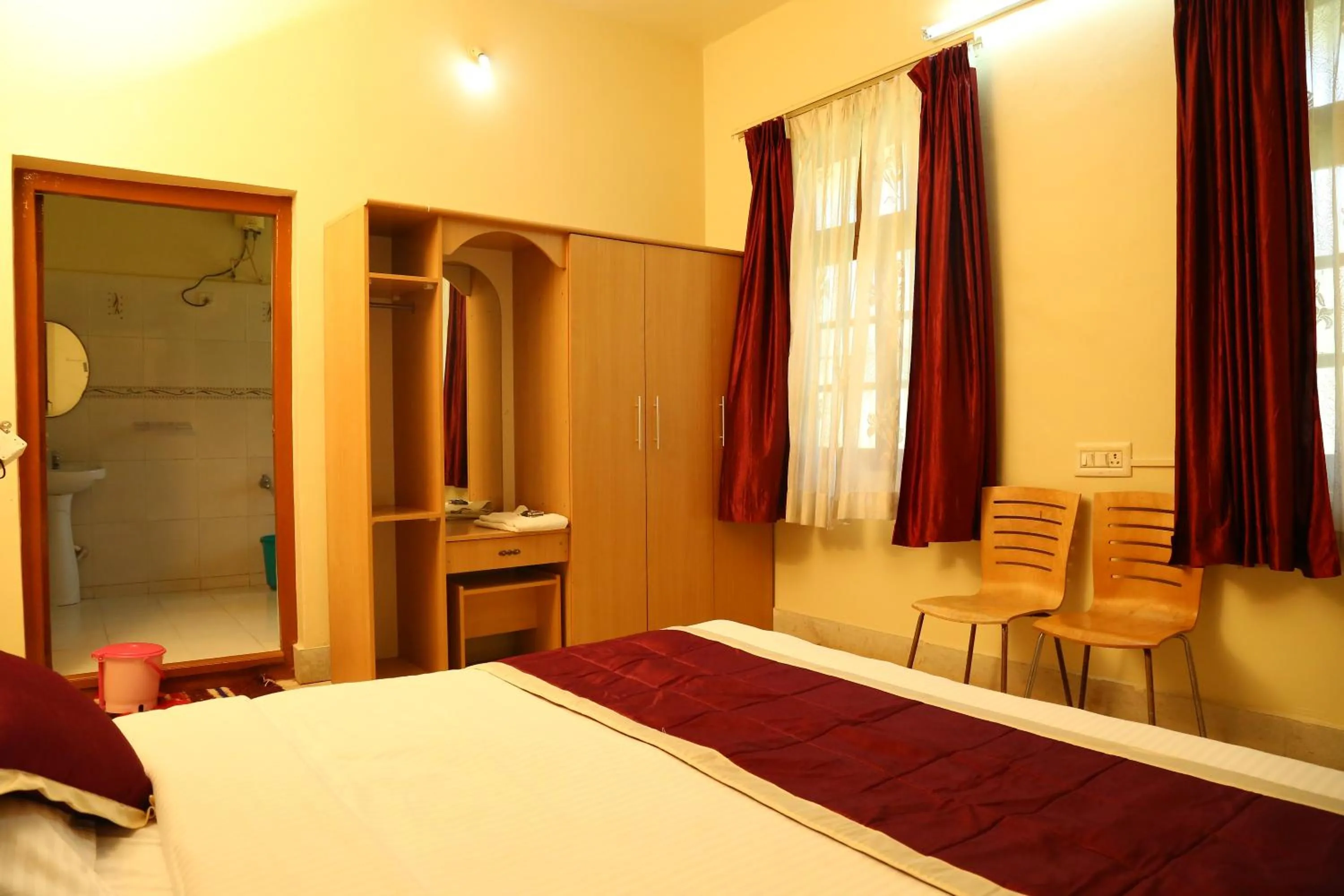 Bed in KSTDC Hotel Mayura Chalukya, Badami