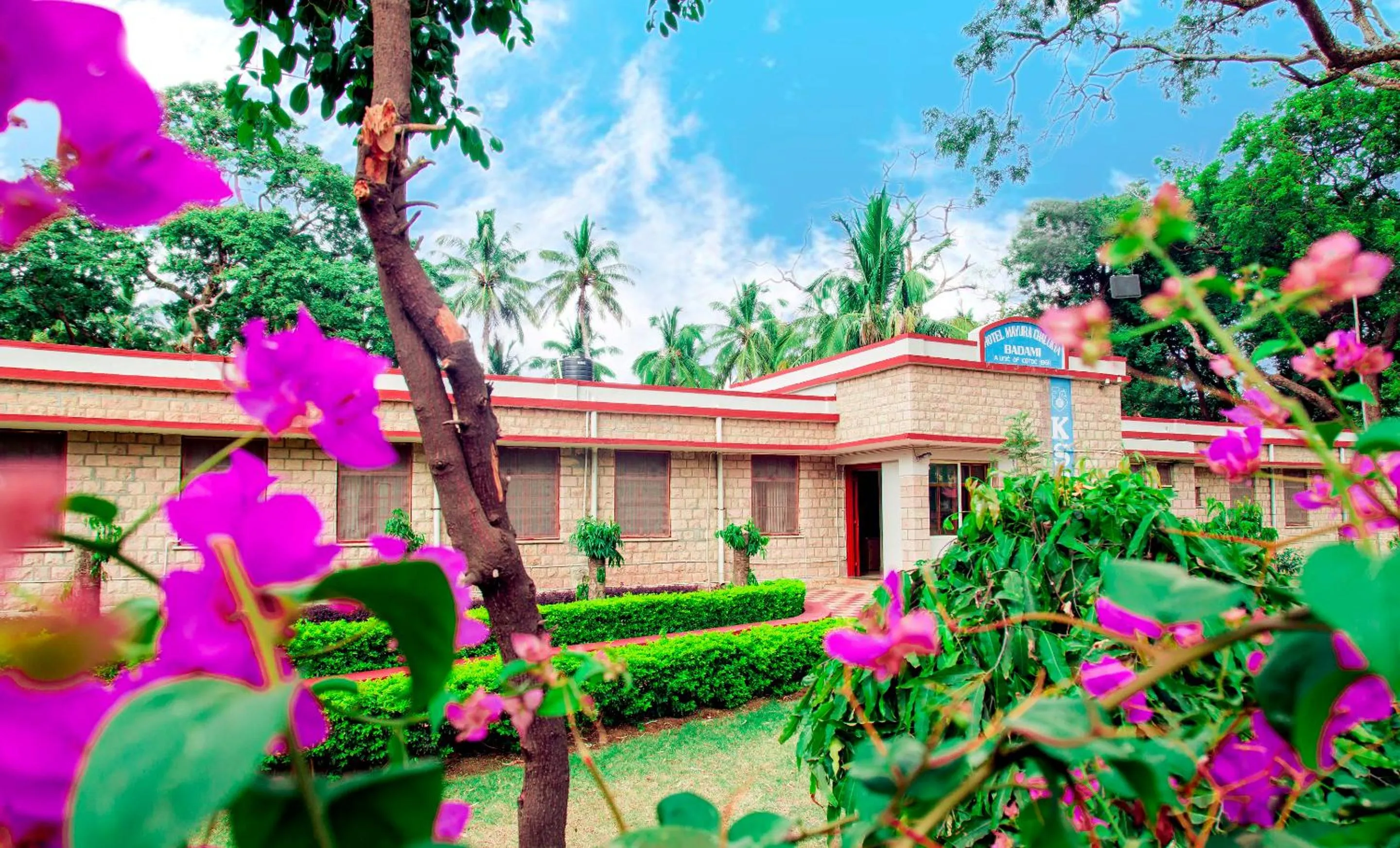 KSTDC Hotel Mayura Chalukya, Badami