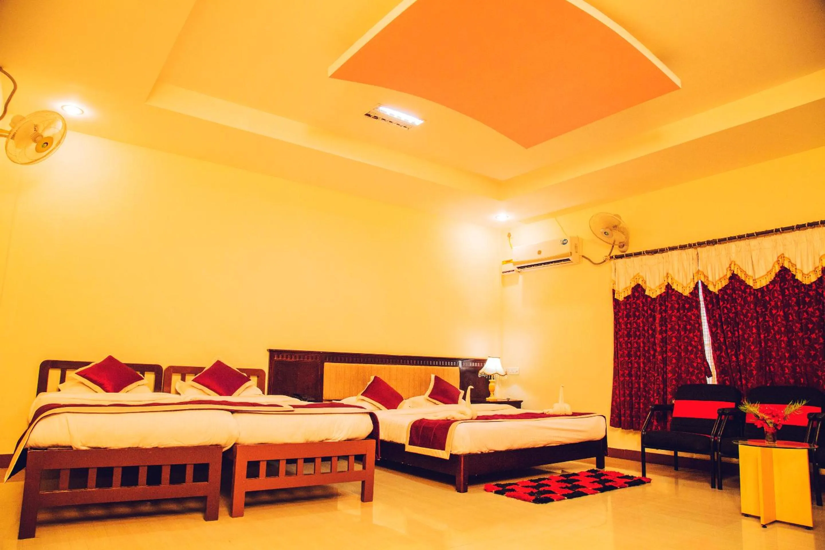 Bed in KSTDC Hotel Mayura Chalukya, Badami