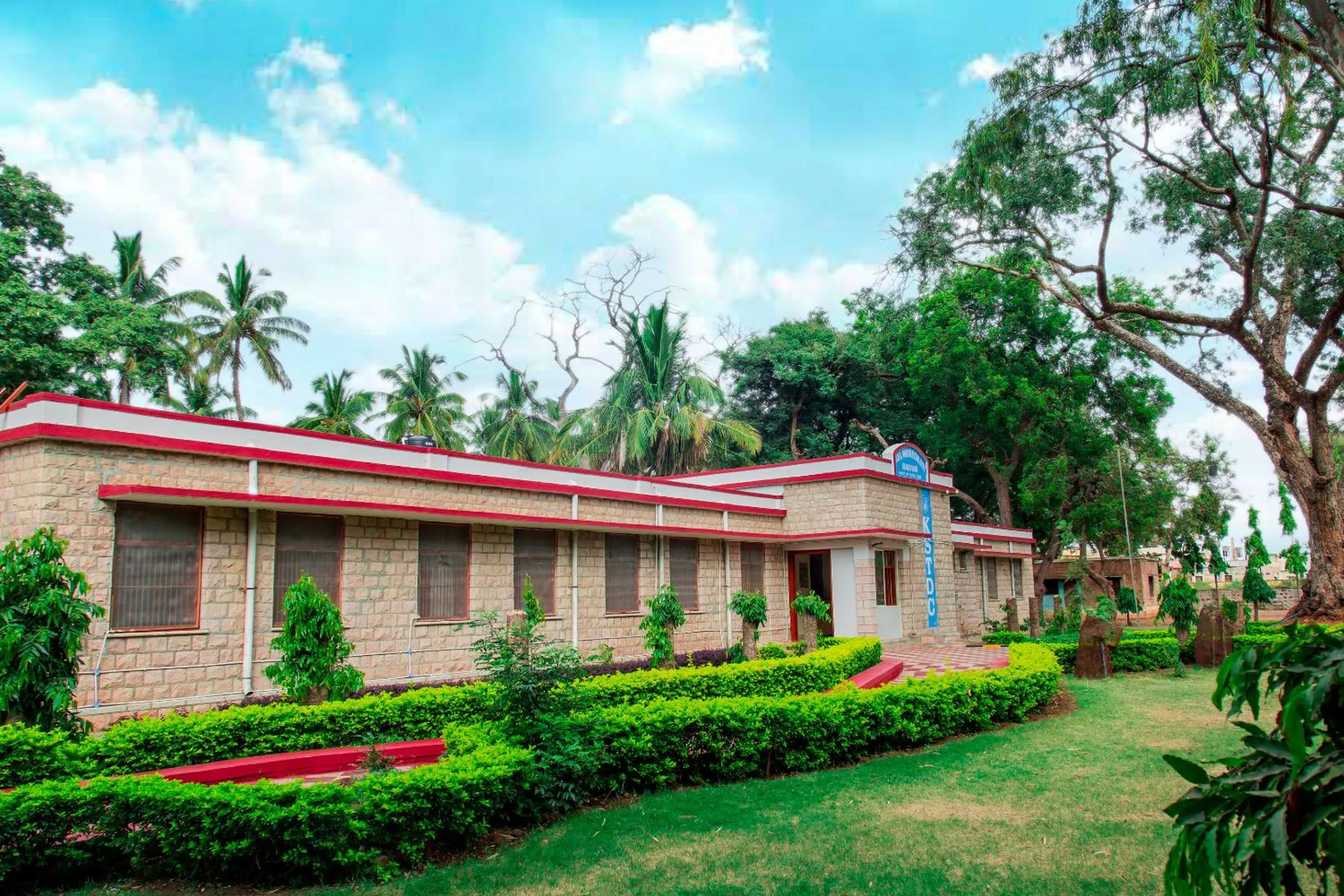 KSTDC Hotel Mayura Chalukya, Badami