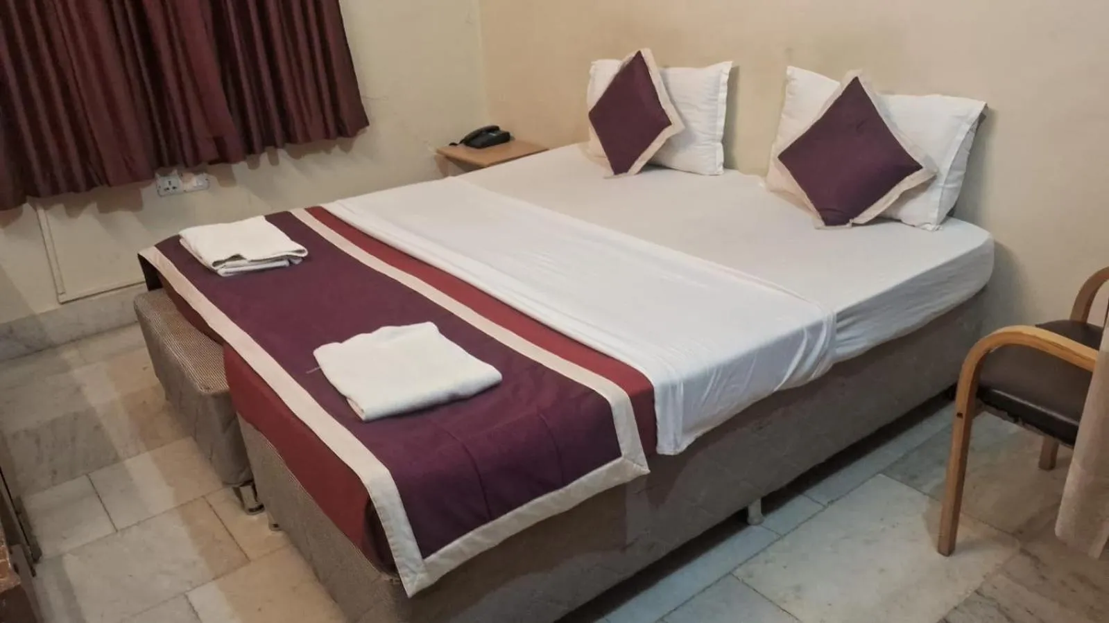 Bed in KSTDC Hotel Mayura Chalukya, Badami