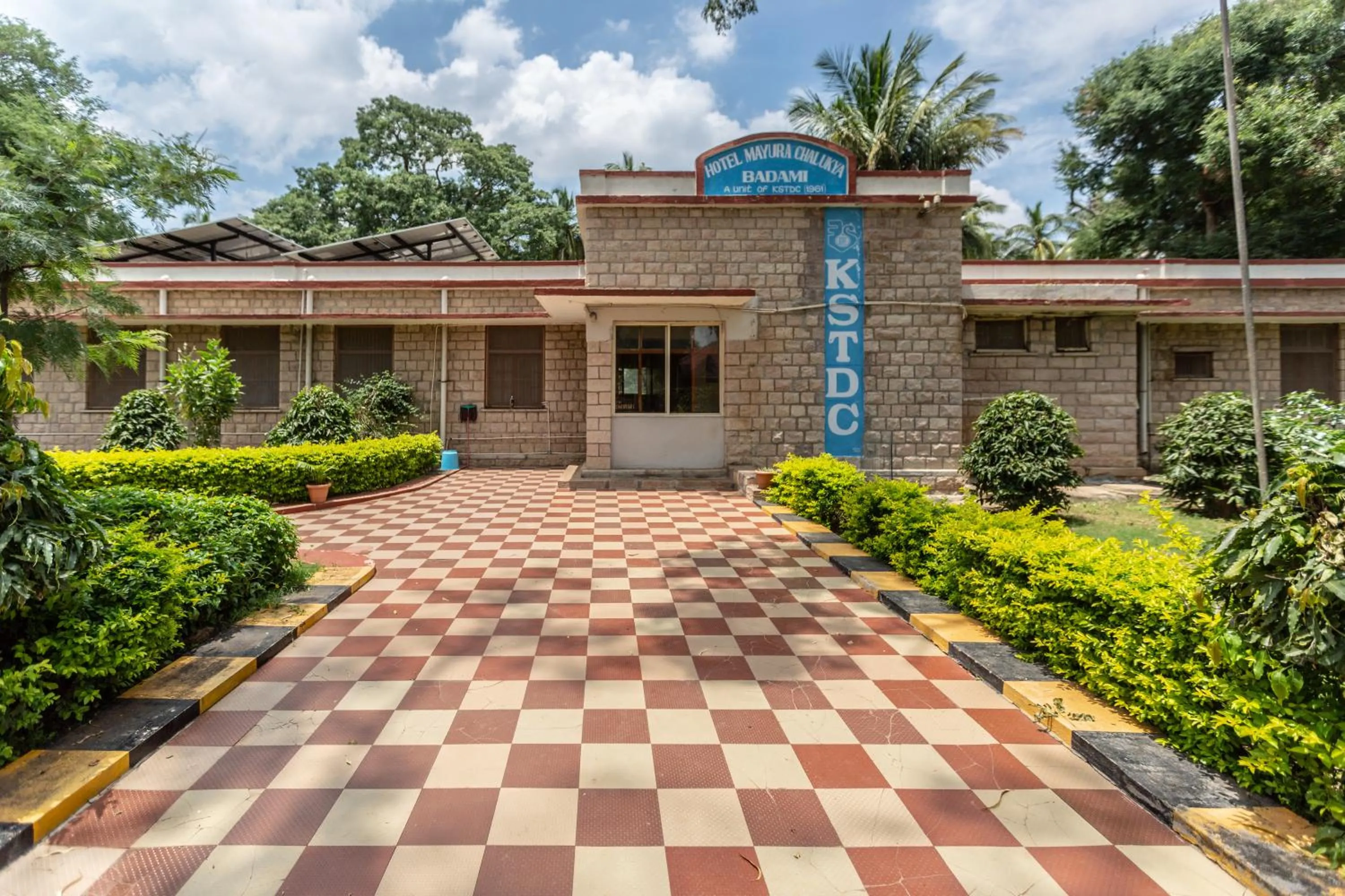 KSTDC Hotel Mayura Chalukya, Badami