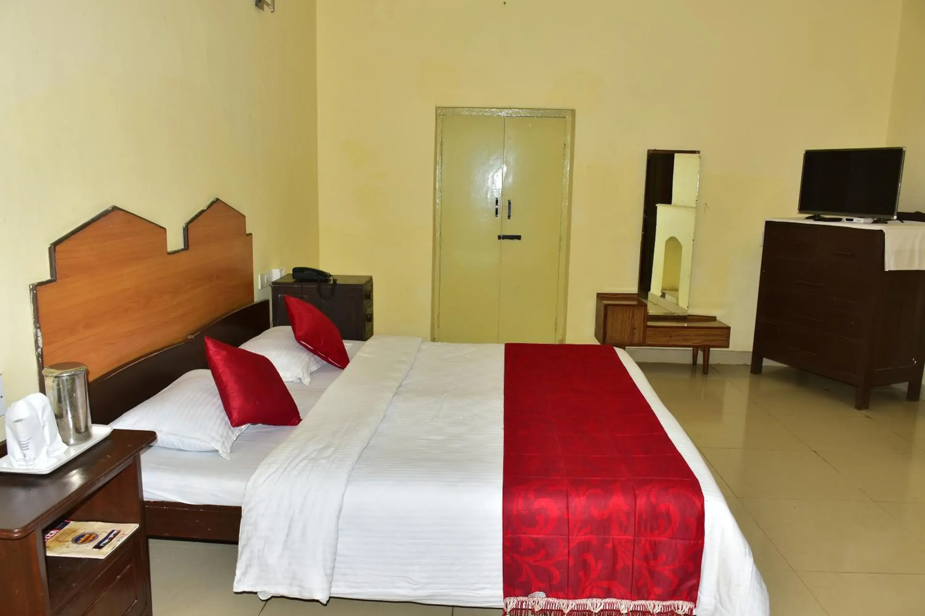 Deluxe Double Room in KSTDC Hotel Mayura Sudarshan ,Ooty Deluxe Double Room in KSTDC Hotel Mayura Sudarshan ,Ooty
