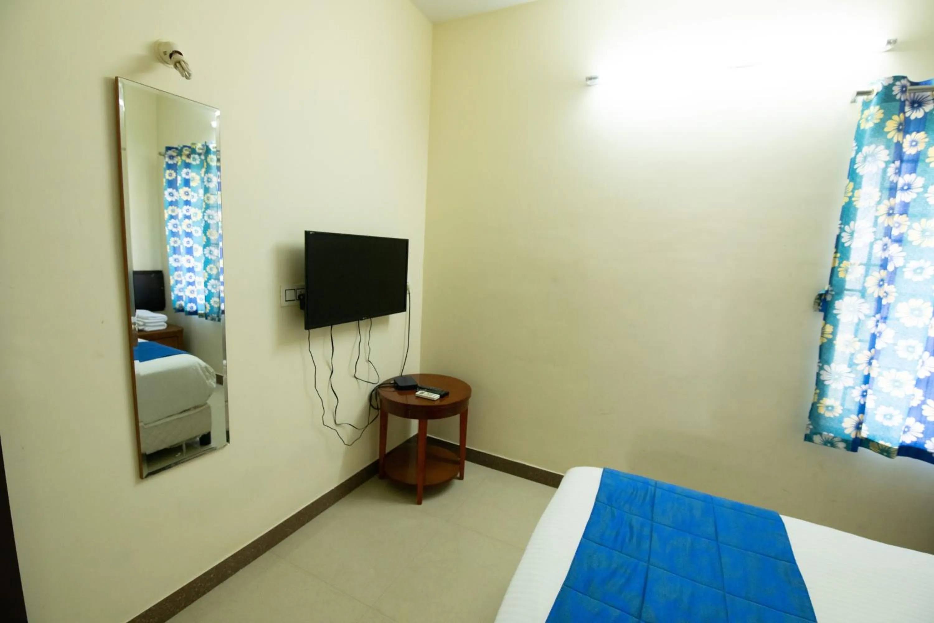 TV and multimedia, Bed in High Point Serviced Apartment