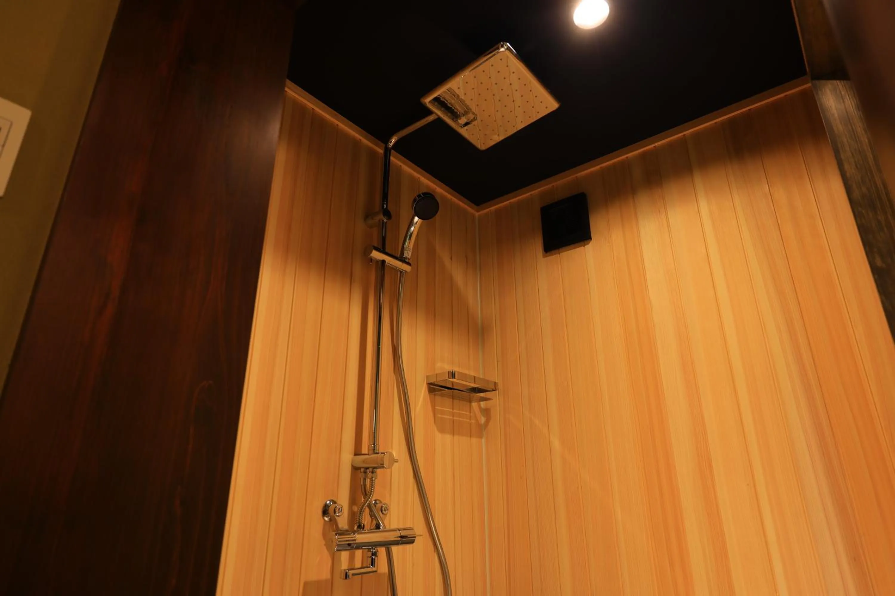 Shower in Matsuzakaya Honten