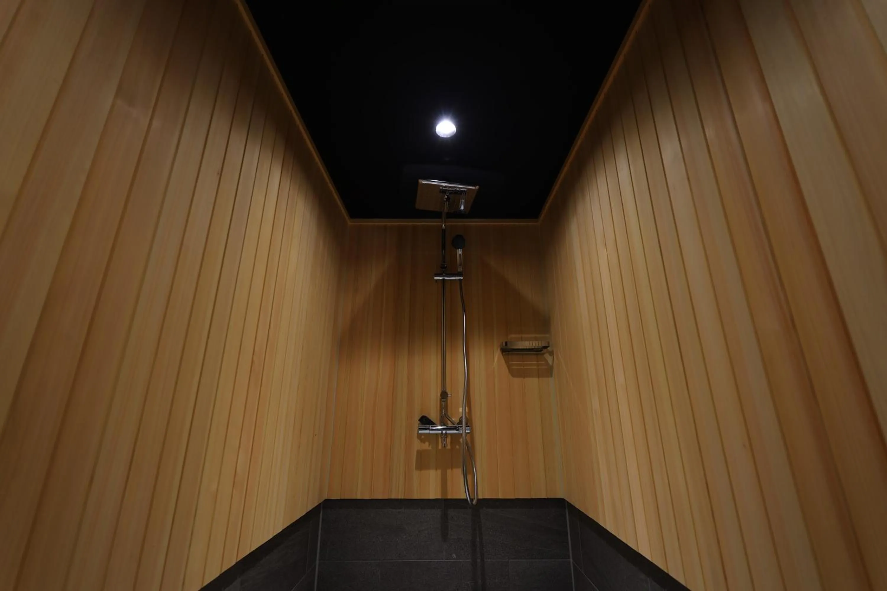 Shower in Matsuzakaya Honten