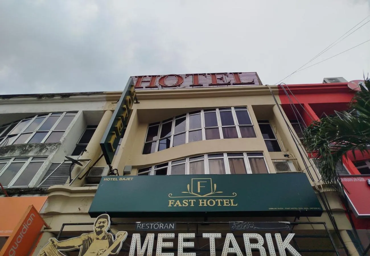 Logo/Certificate/Sign in Fast Hotel Idaman Near To IIUM KL
