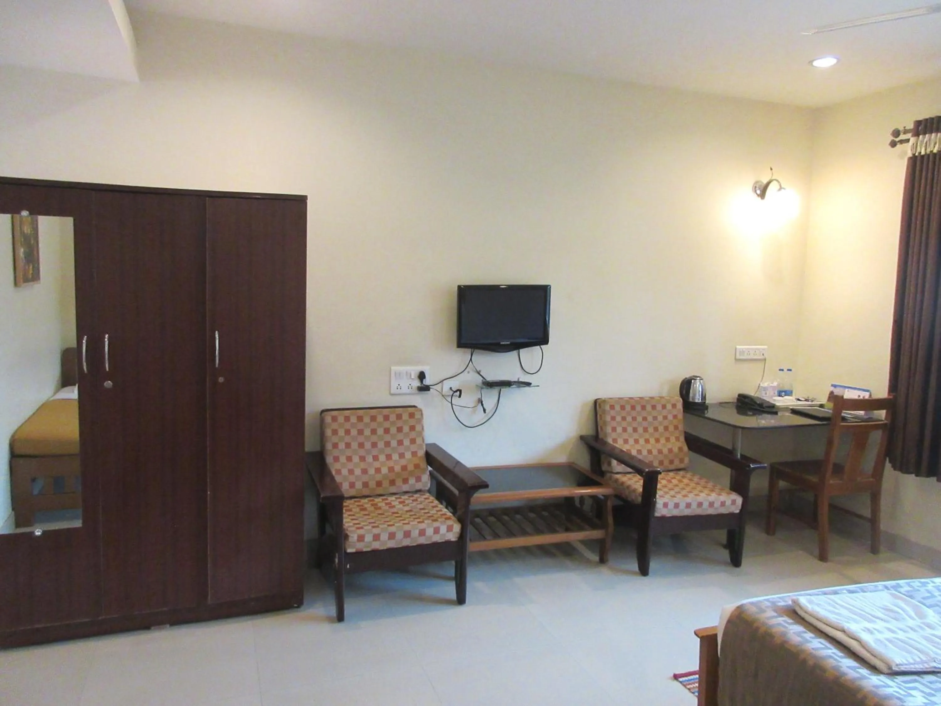 TV and multimedia, Bed in KSTDC Hotel Mayura Velapuri Belur