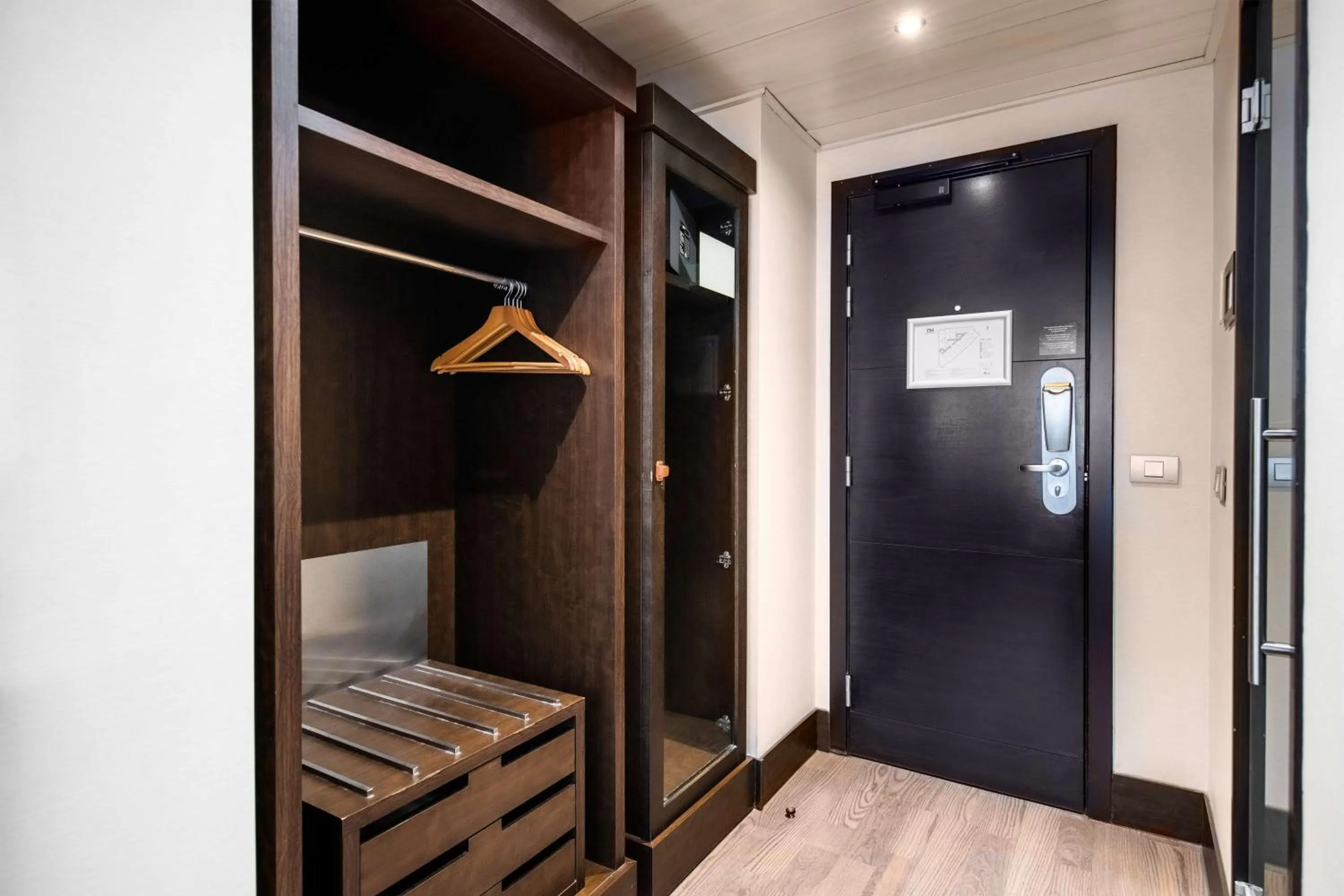 Photo of the whole room, Bed in NH Brussels Stéphanie