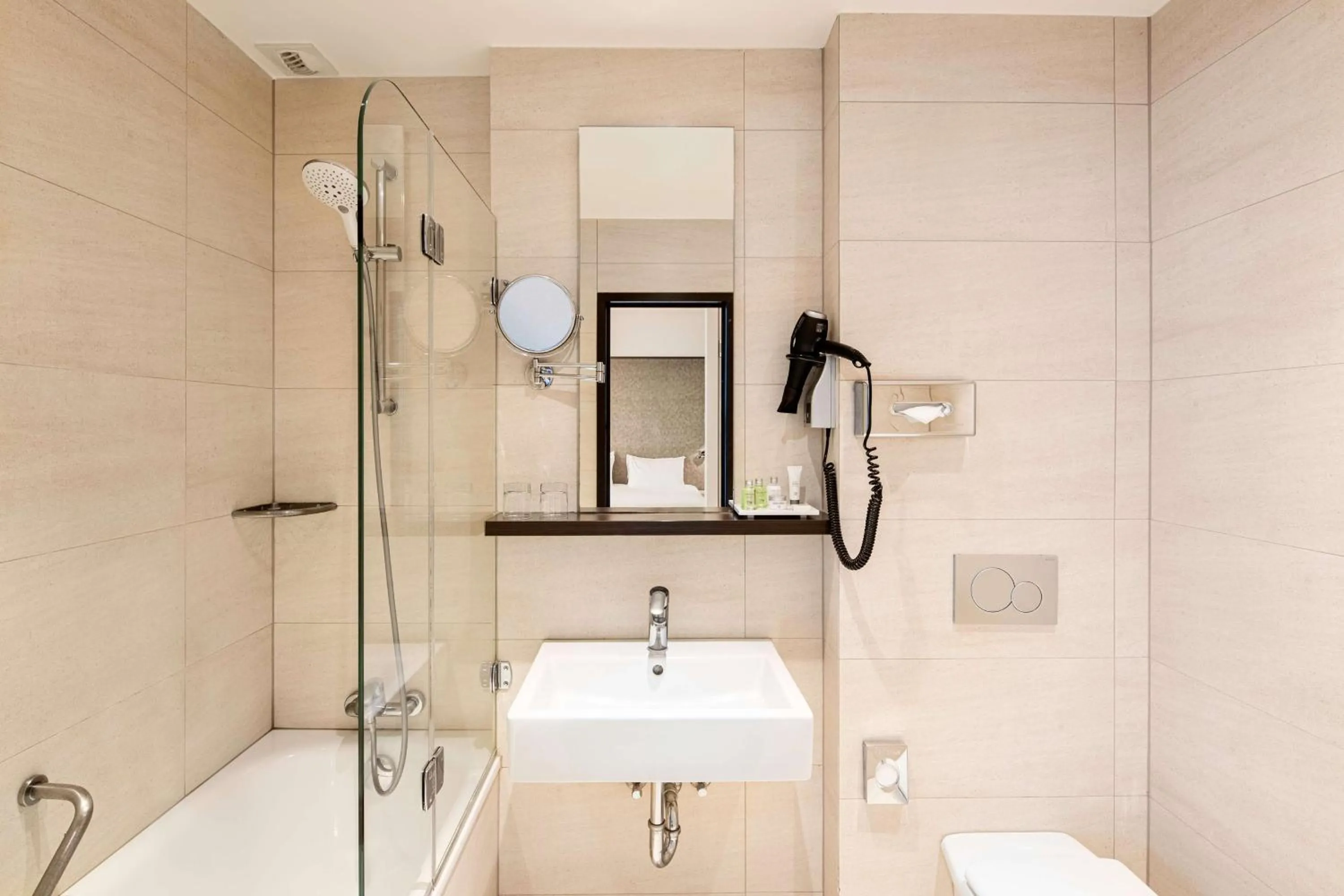 Photo of the whole room in NH Brussels Stéphanie