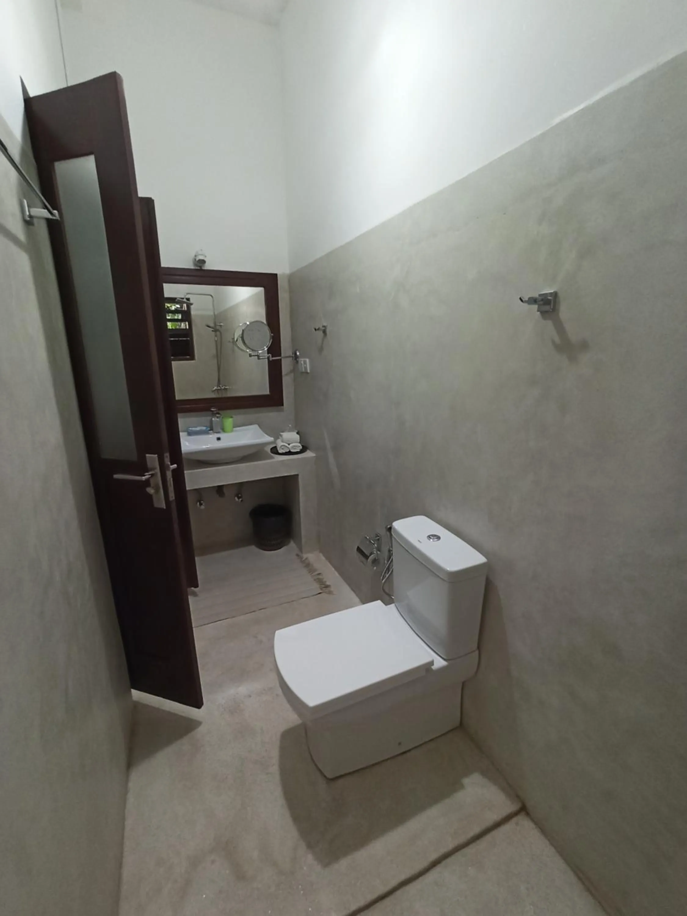 Toilet in Butterfly Jewel