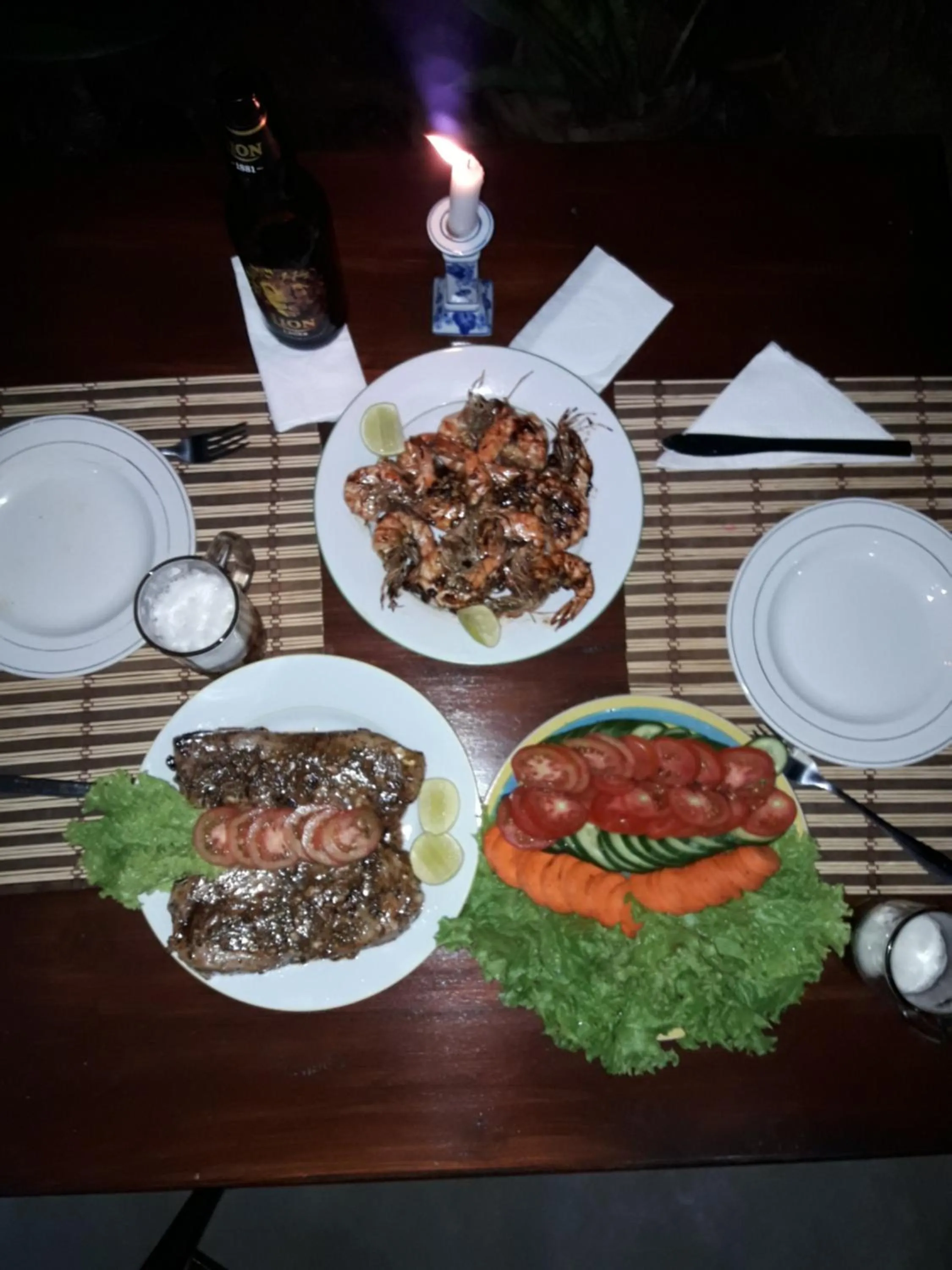 Food and drinks in Butterfly Jewel