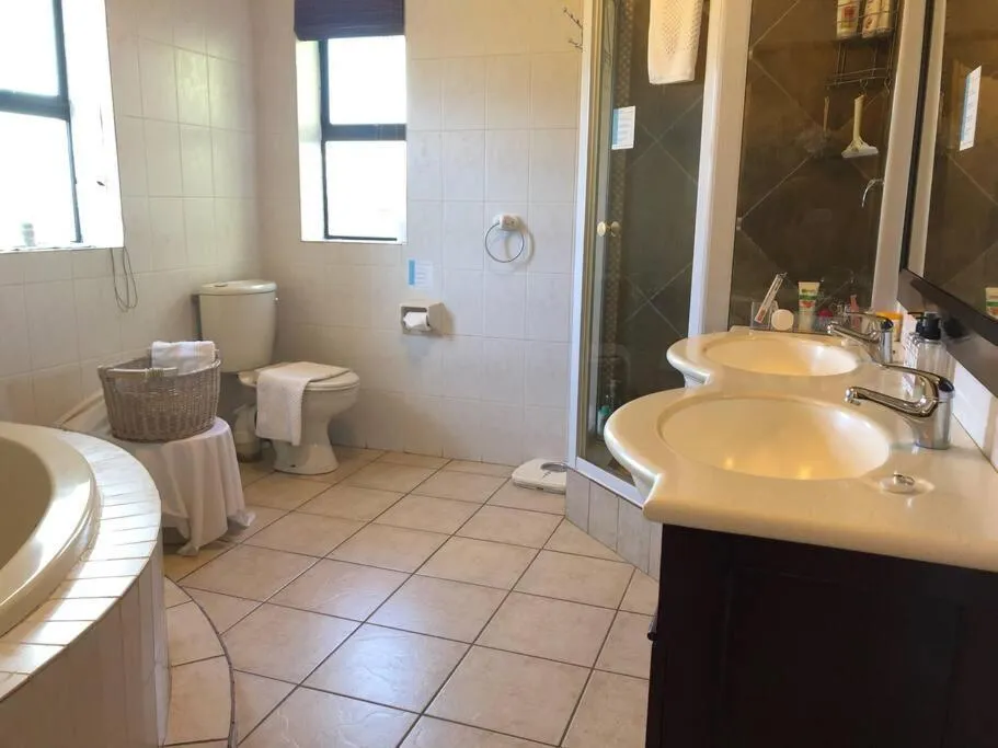 Shower in Wellington Country House