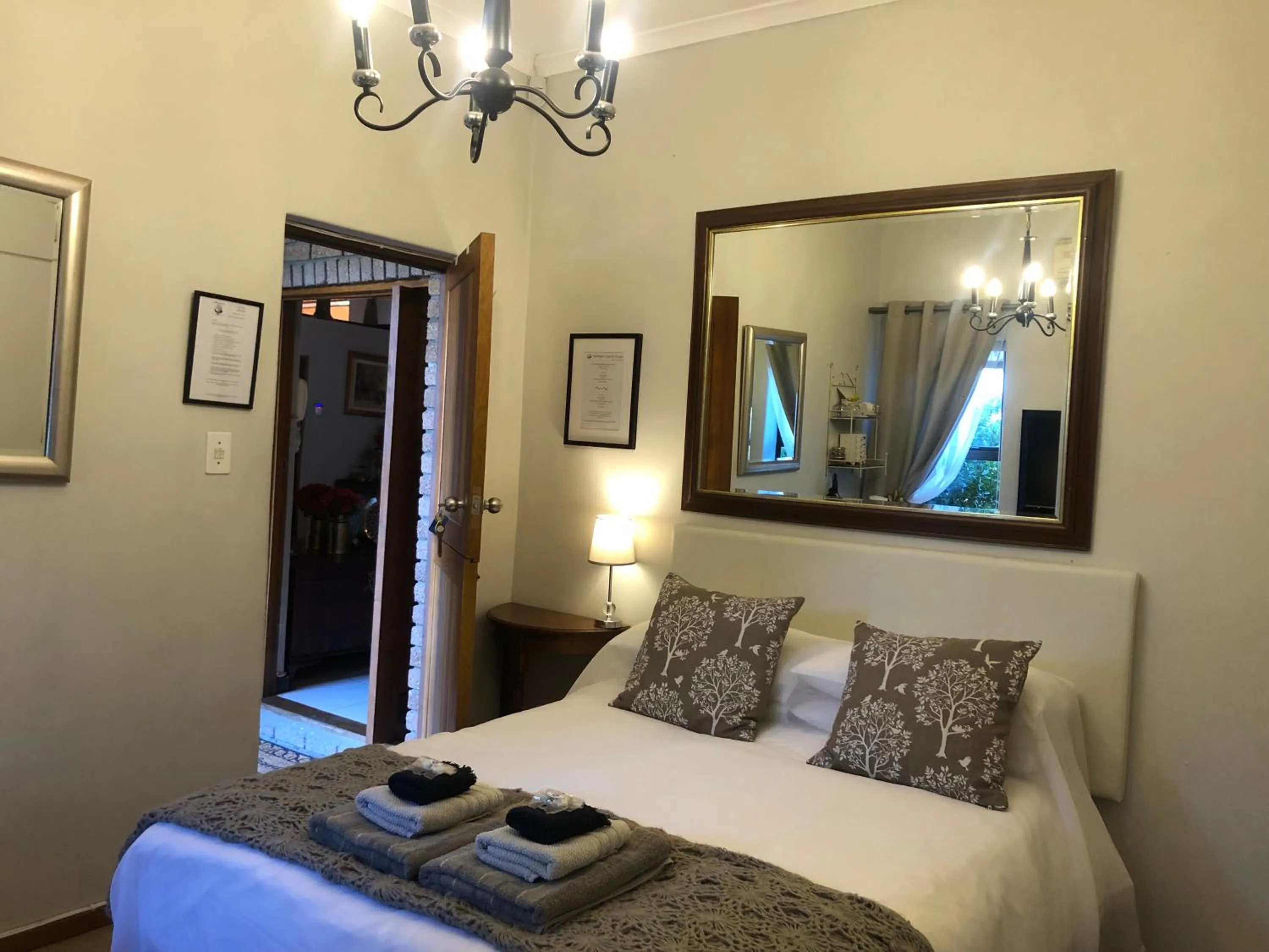 Facade/entrance, Bed in Wellington Country House