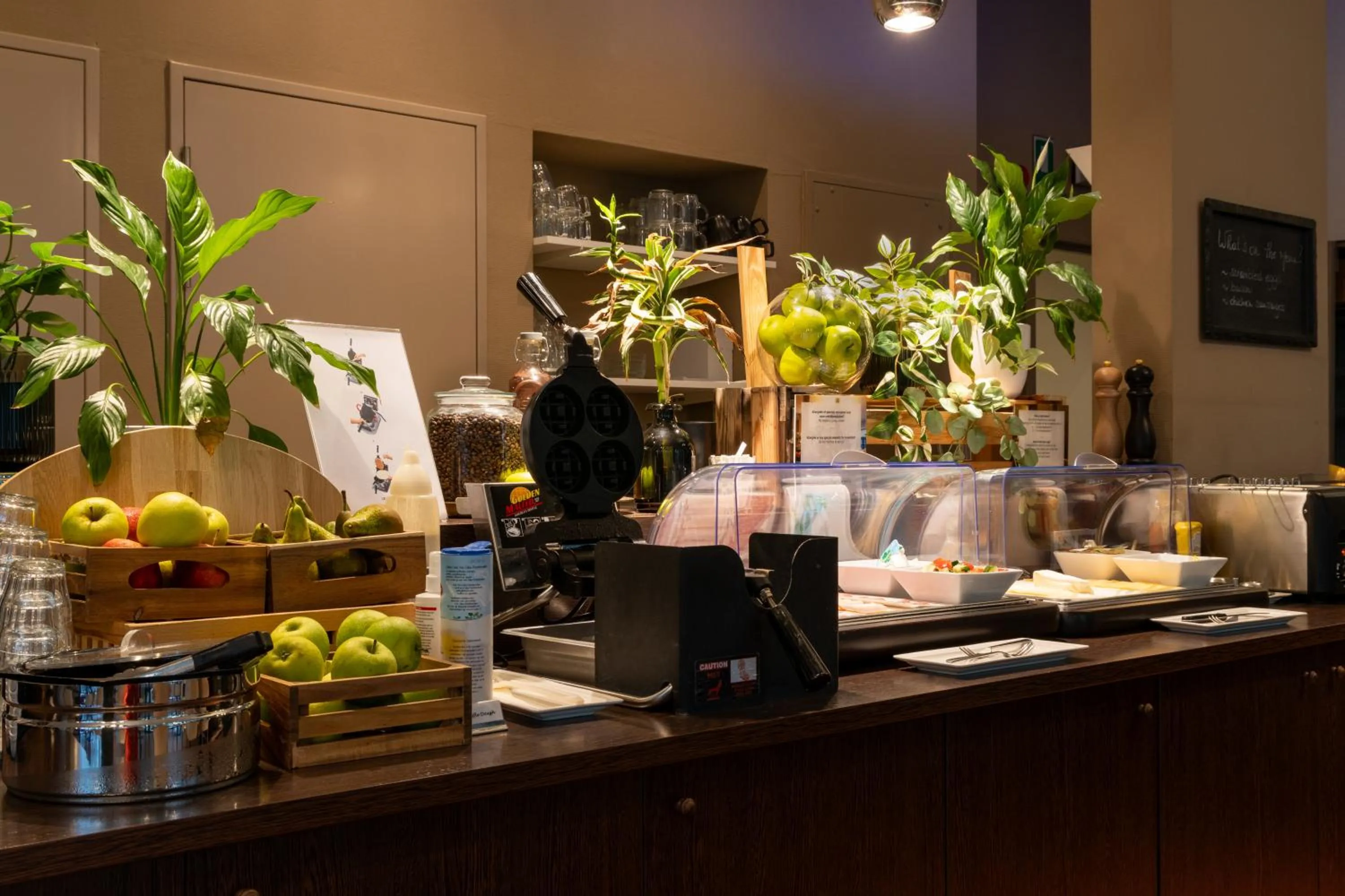 Food and drinks in Hotel Docklands Antwerpen