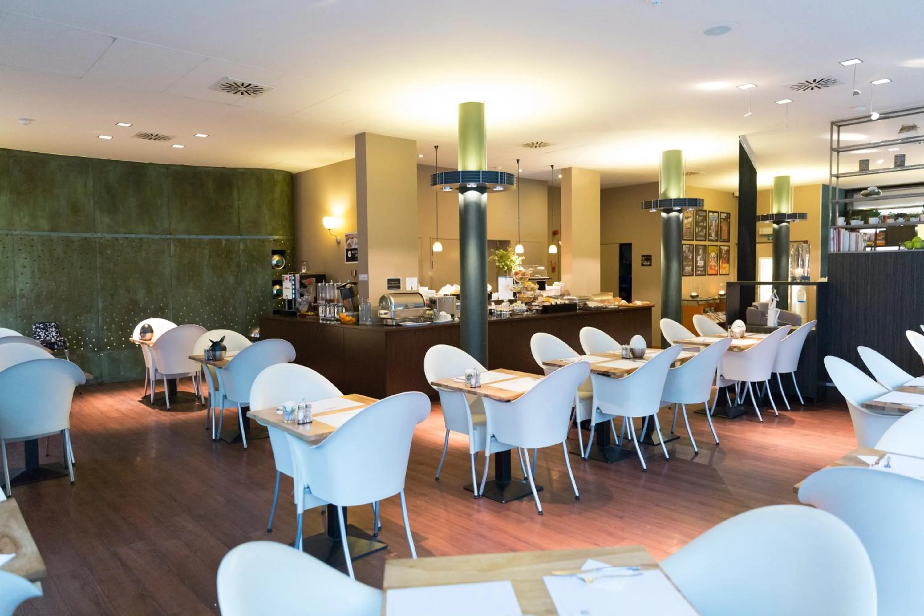 Restaurant/places to eat in Hotel Docklands Antwerpen