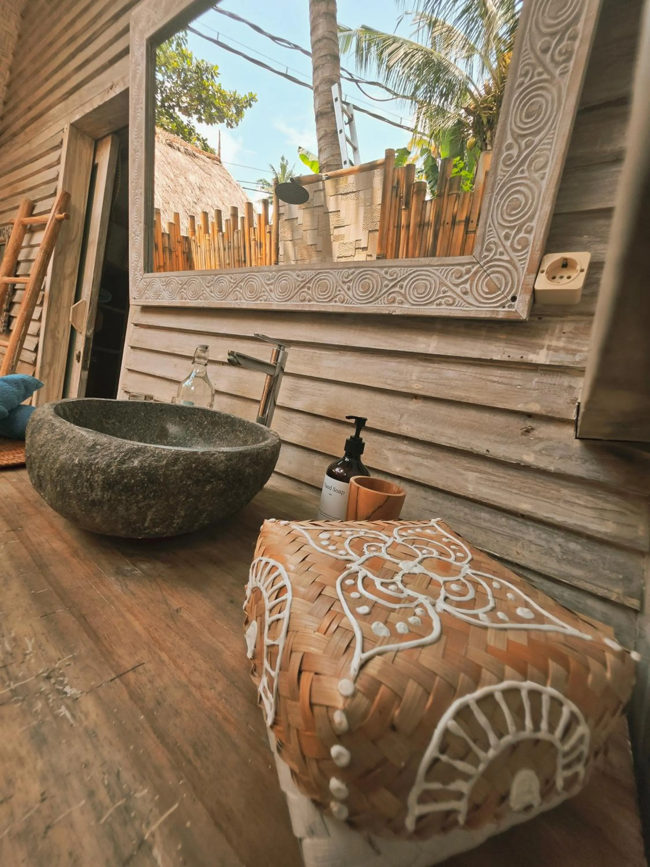 Shower in Gili Matiki