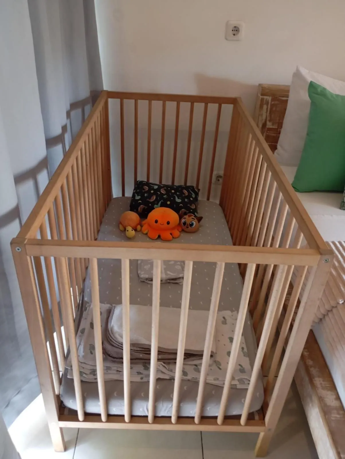 cot, Bed in Gili Matiki