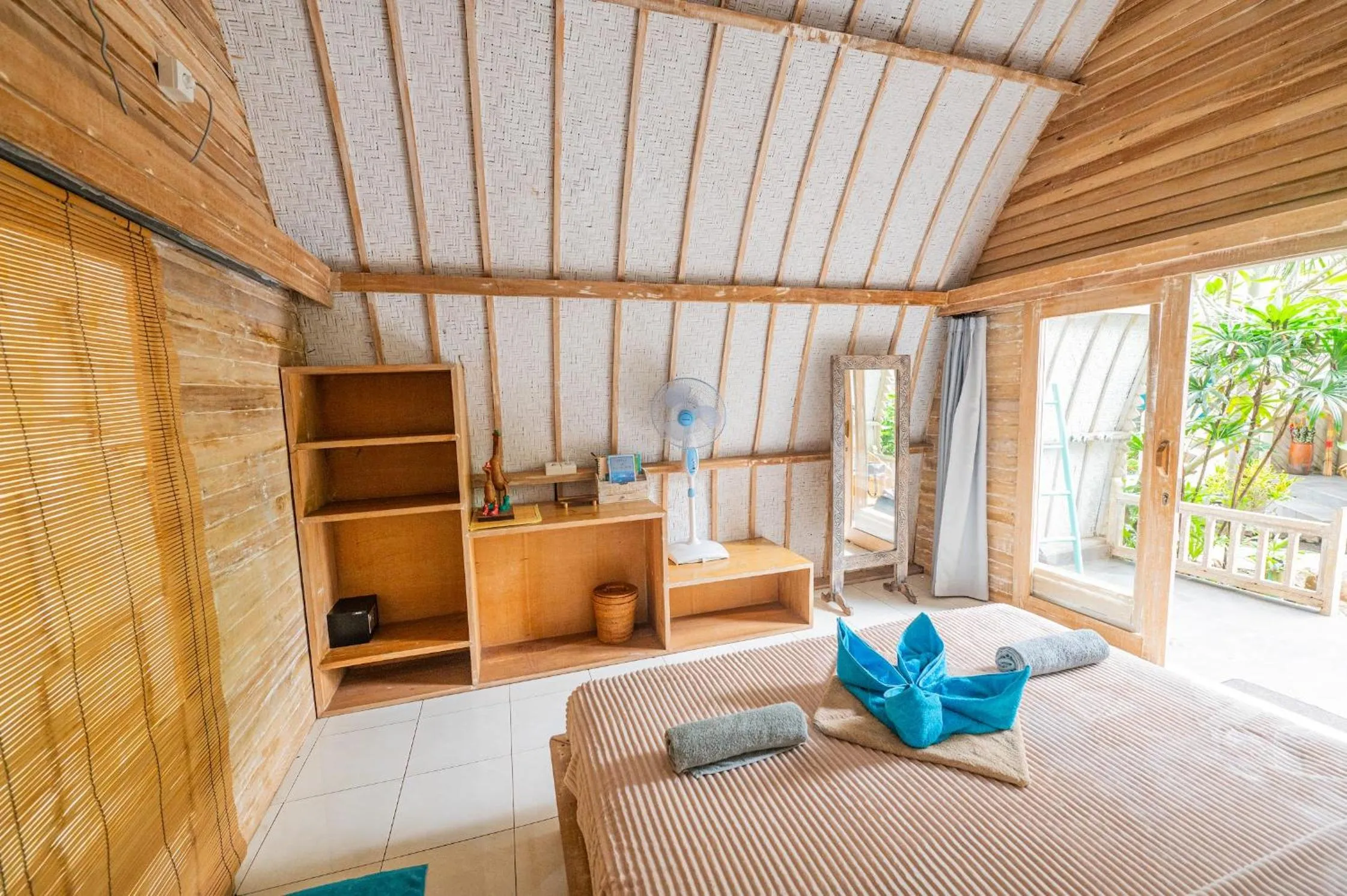 Photo of the whole room, Bed in Gili Matiki