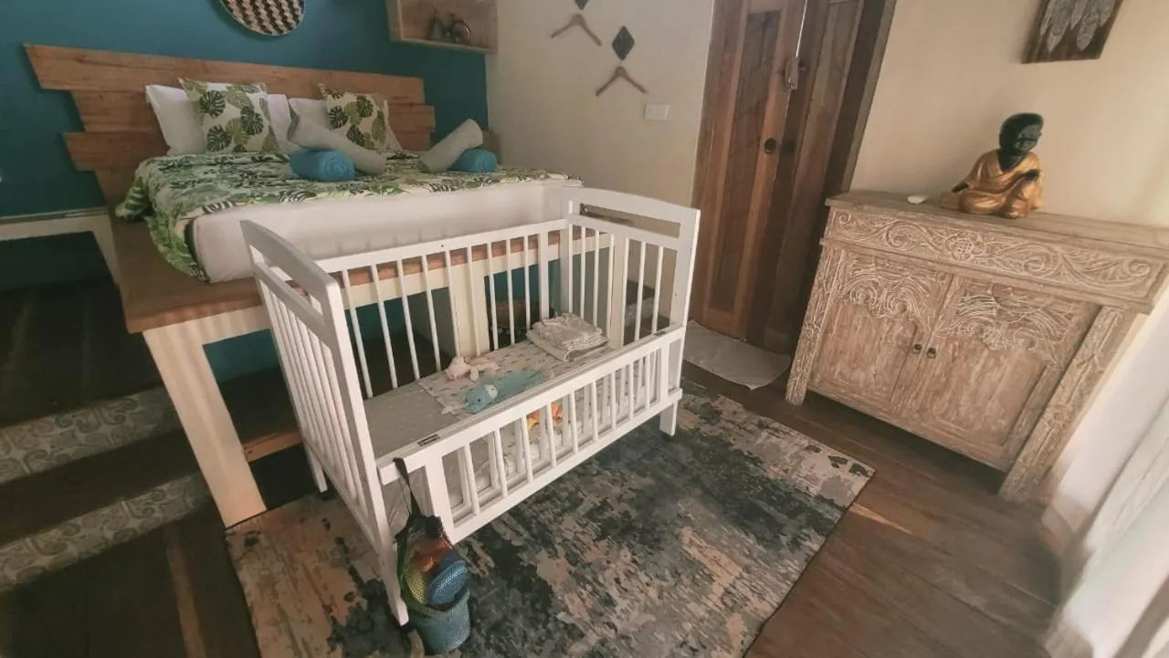 cot, Bed in Gili Matiki