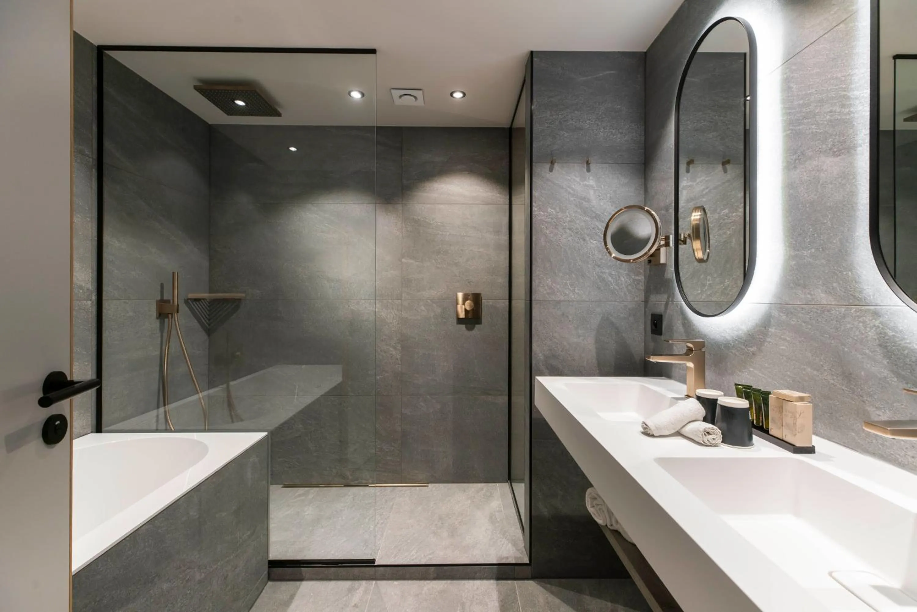 Shower in Van der Valk Waterloo