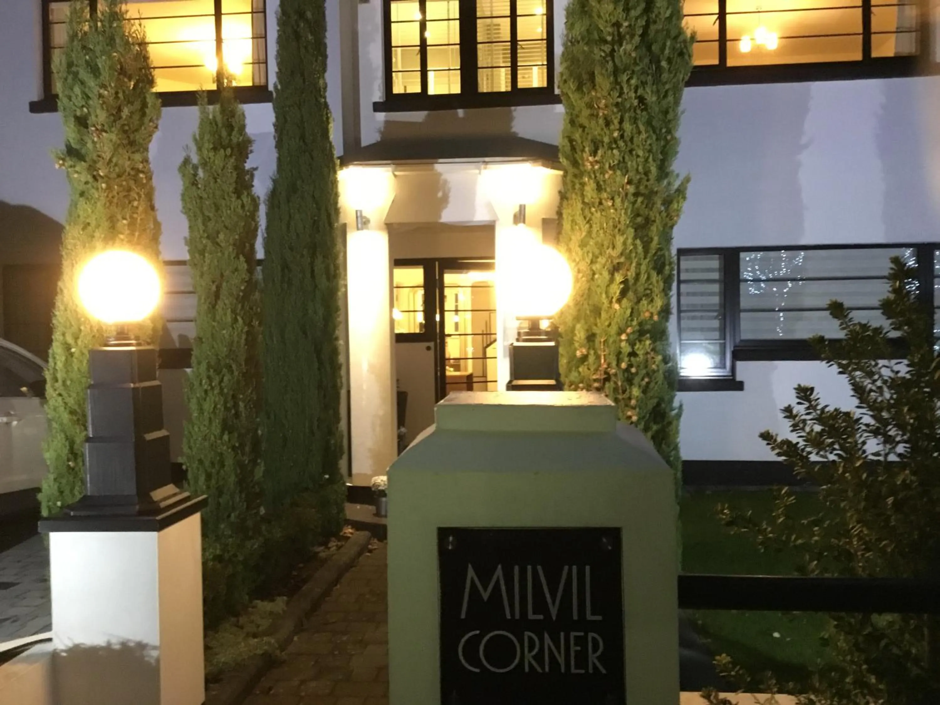 Facade/entrance in Milvil