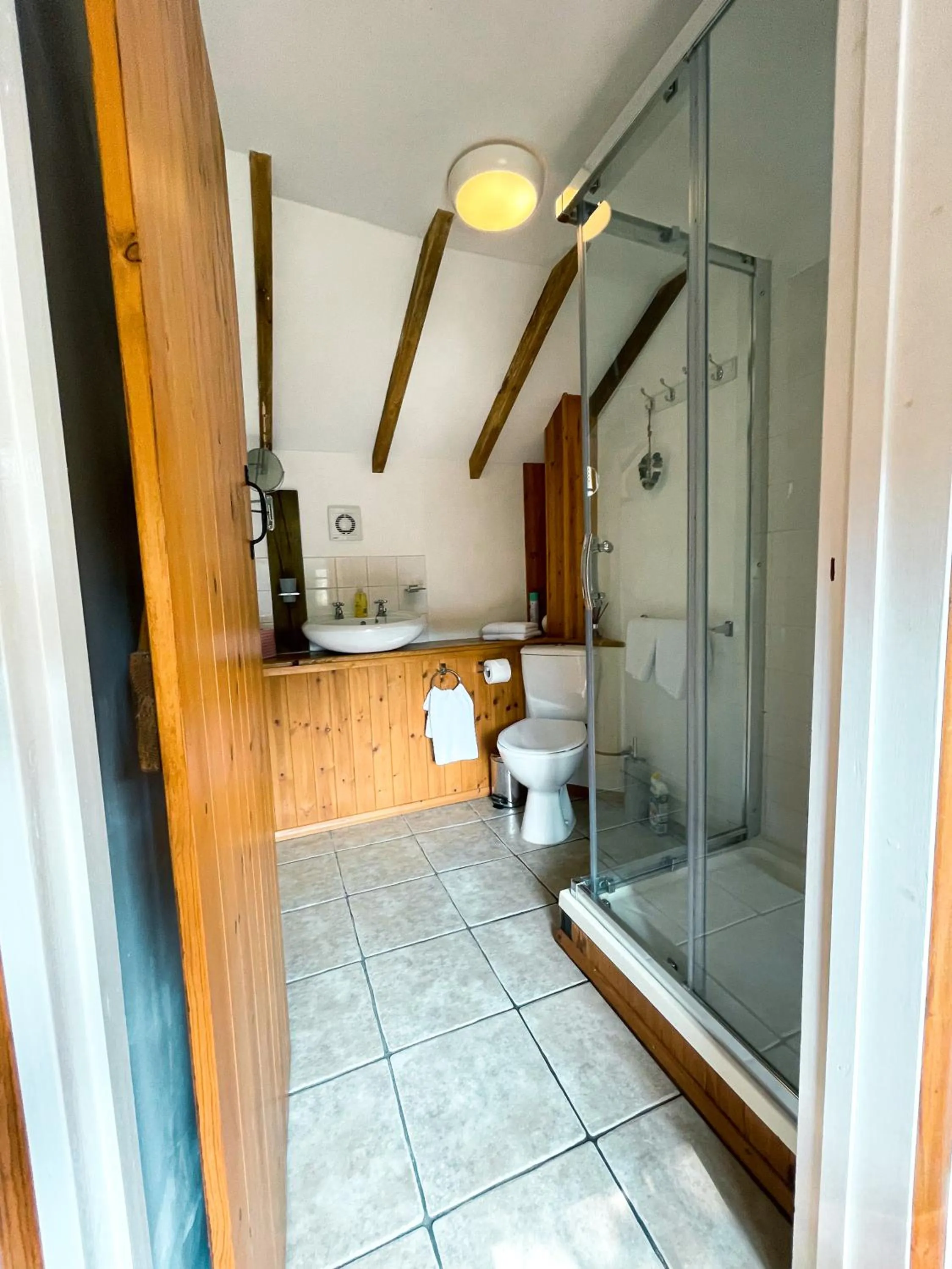 Bathroom in Holmdale Holiday Cottages