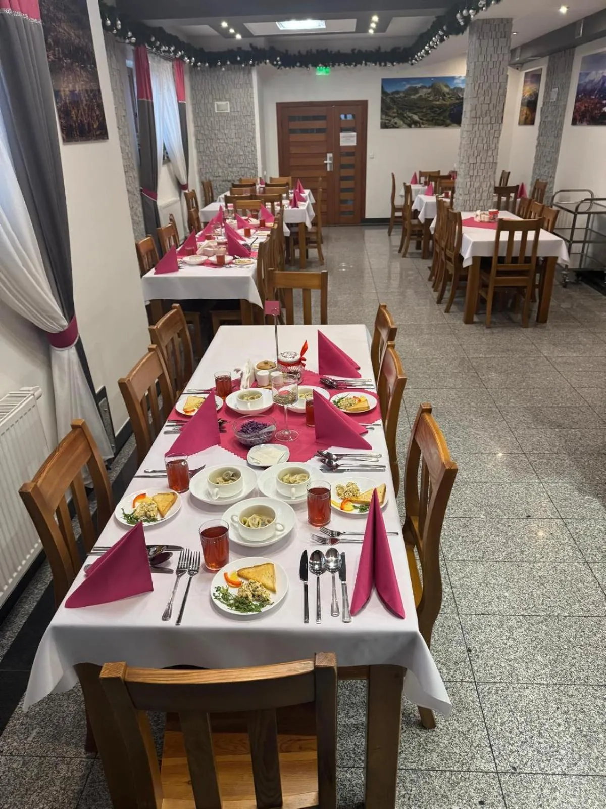 Restaurant/places to eat in Dom Wczasowy Na Szczycie