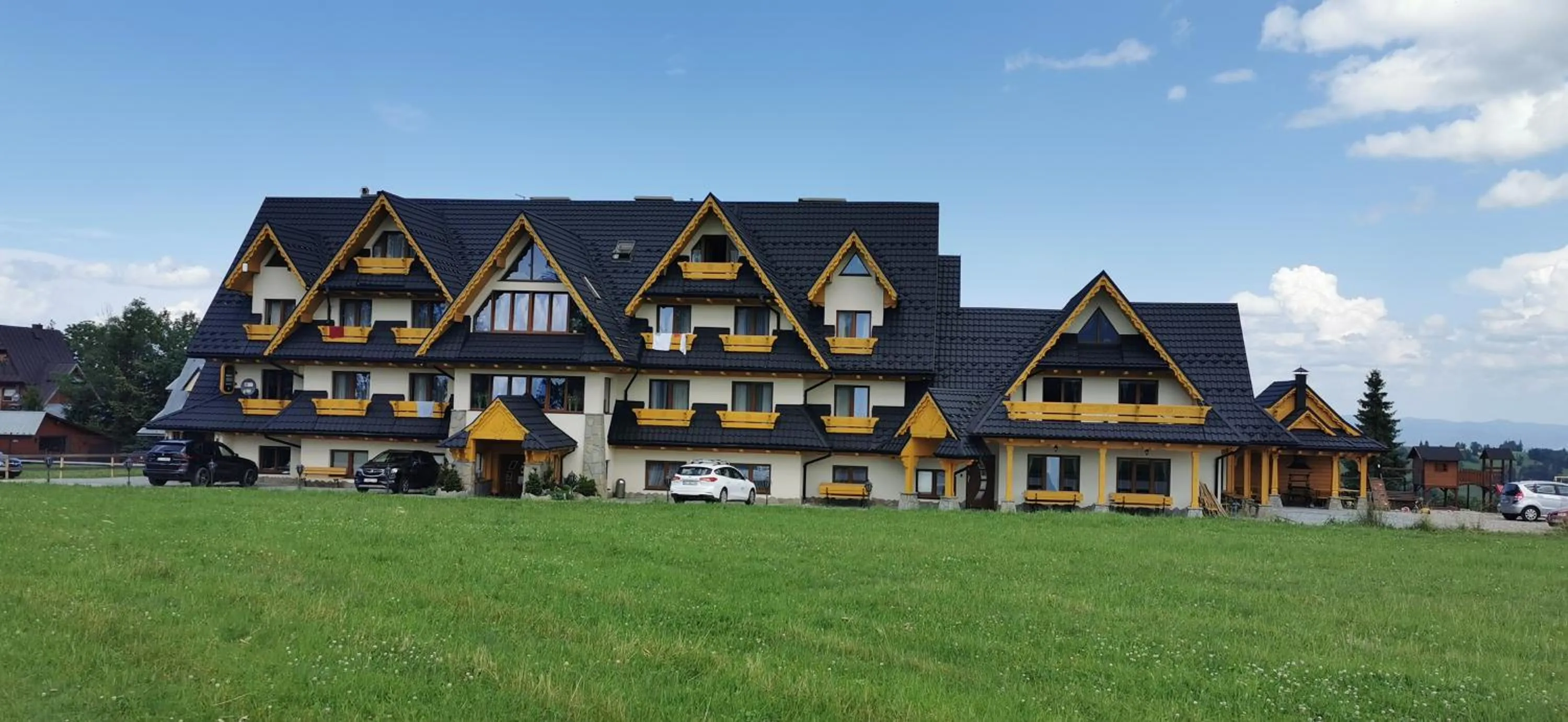 Property building in Dom Wczasowy Na Szczycie