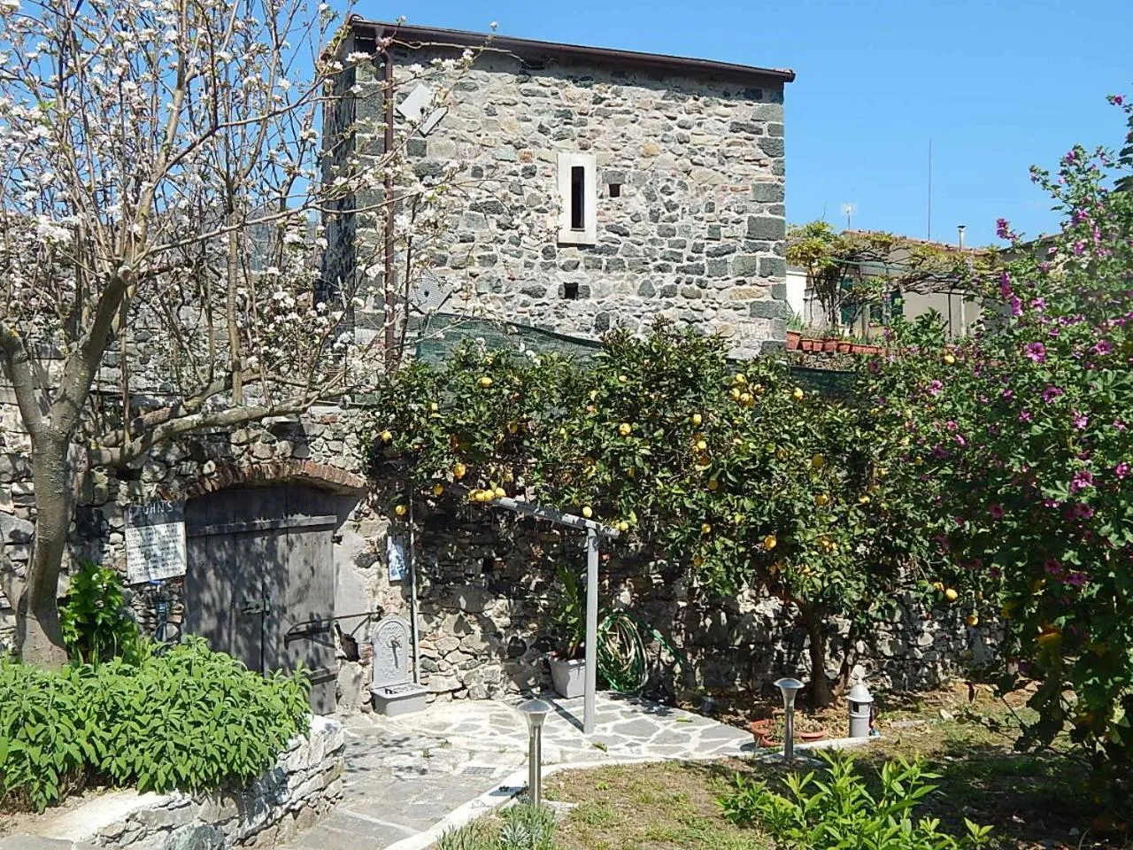Garden in B&B Piè del Castello