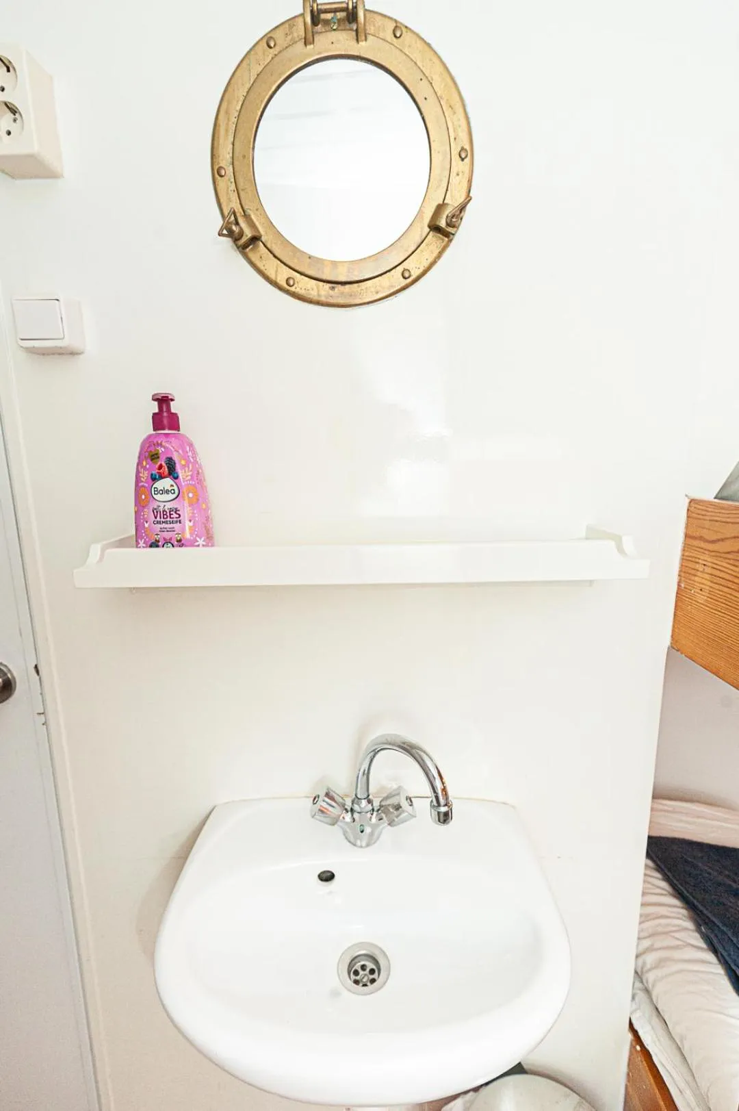 Bathroom in The Cabin @ MPS Noorderzon