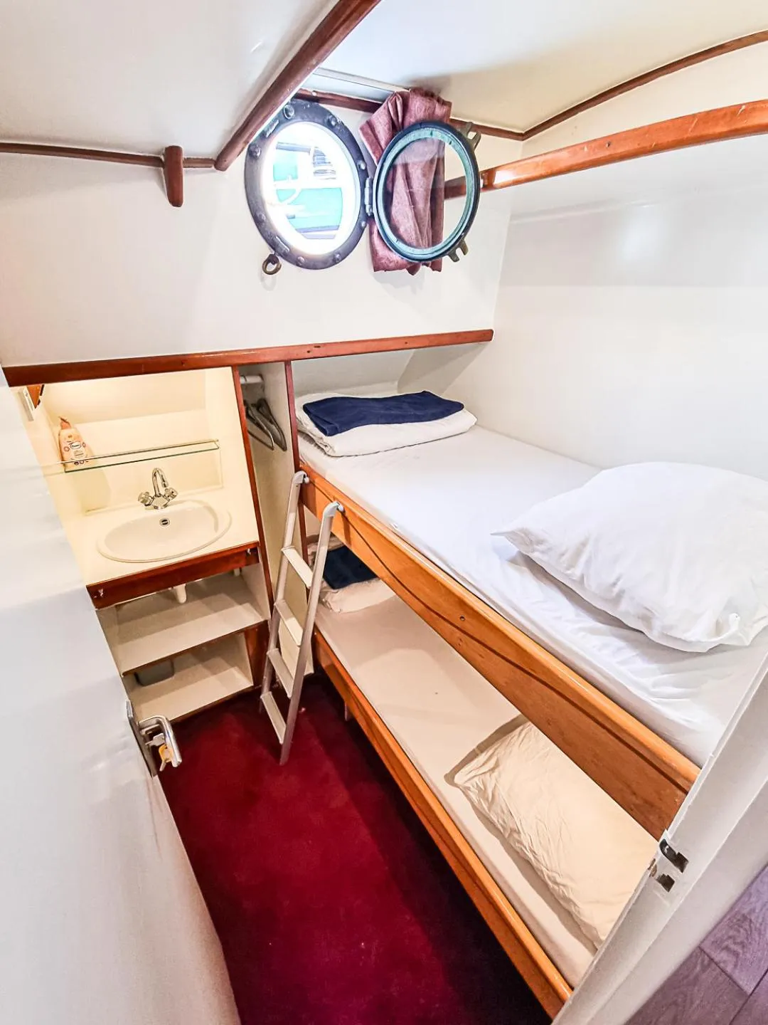 Photo of the whole room, Bed in The Cabin @ MPS Noorderzon