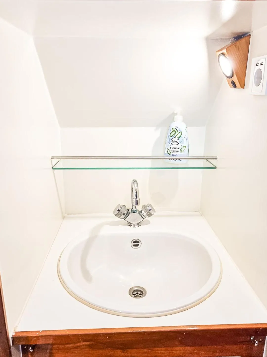 Bathroom in The Cabin @ MPS Noorderzon