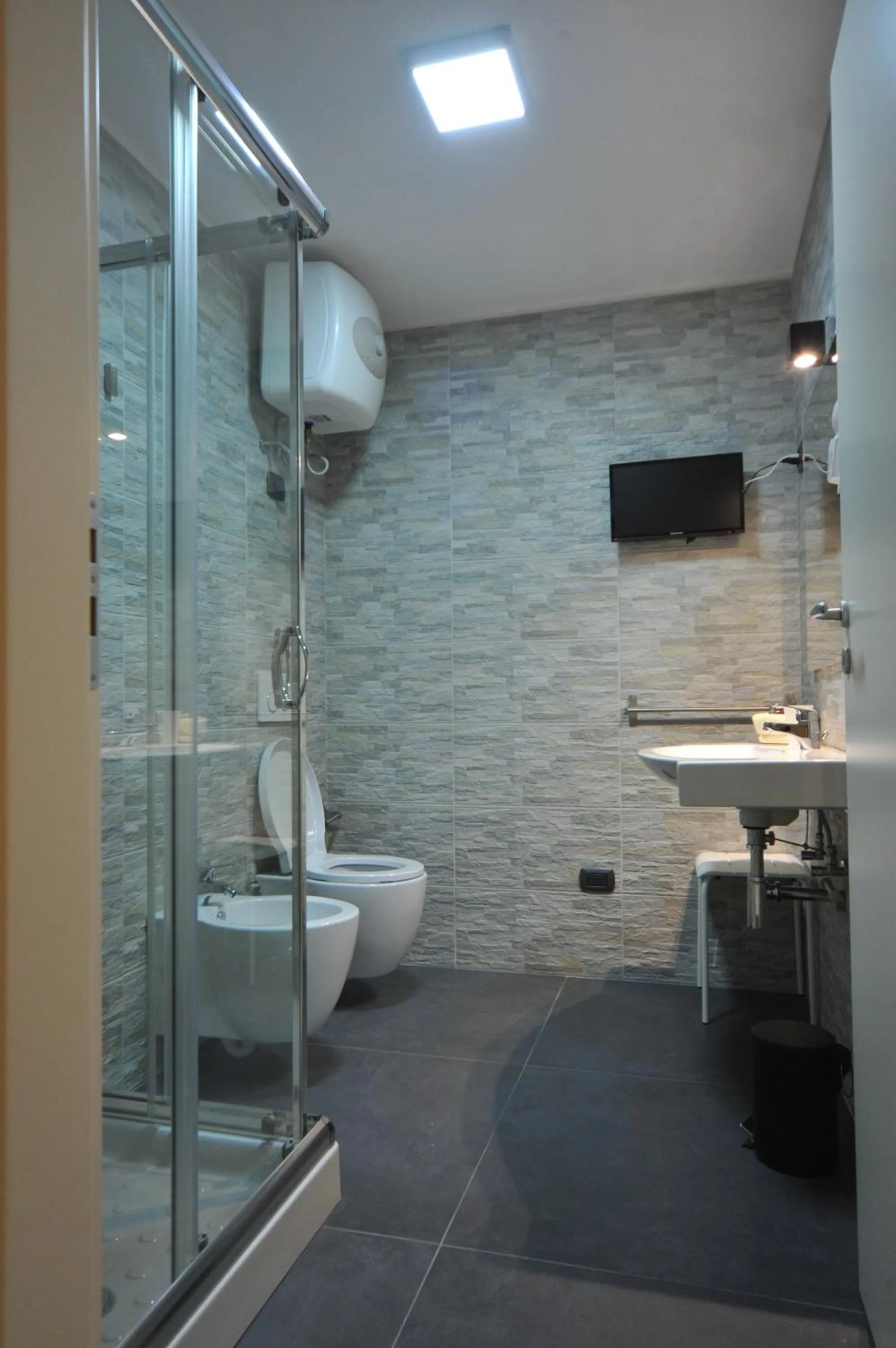 Bathroom in Gatto Bianco House