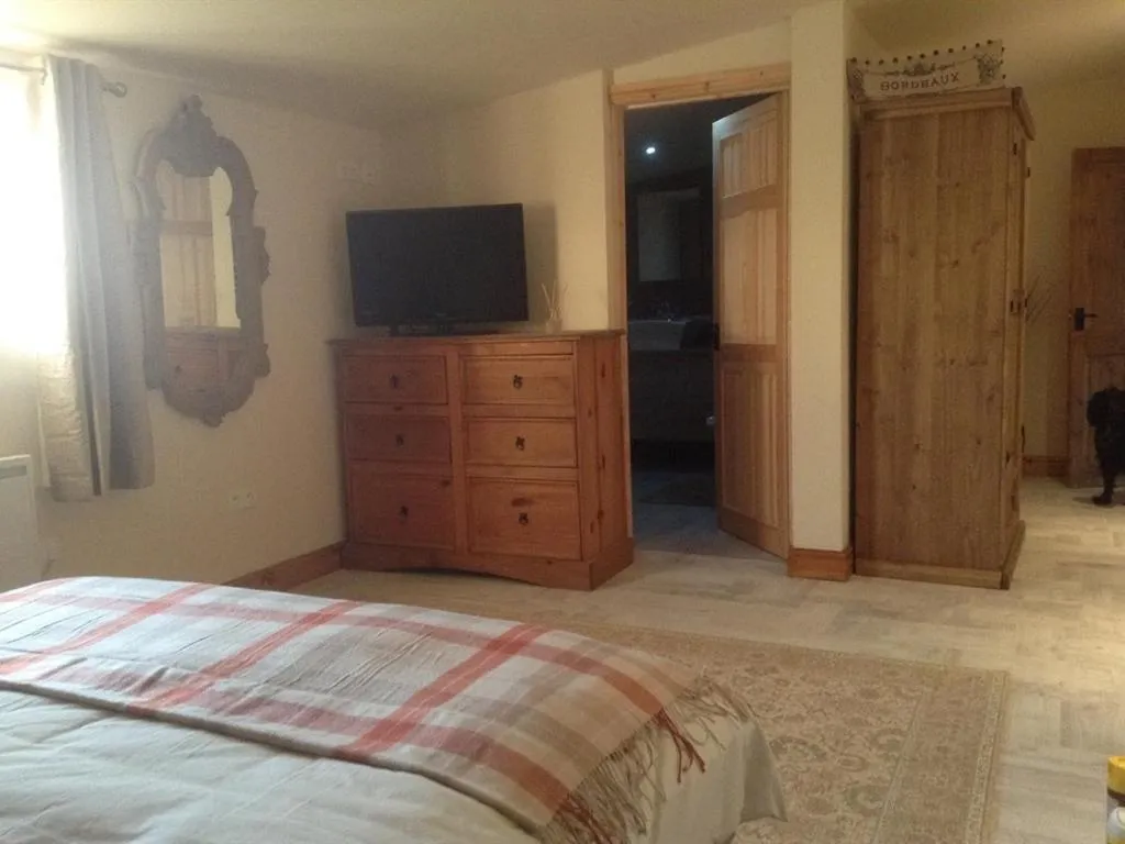 Bedroom, Bed in Le Bois Gautier